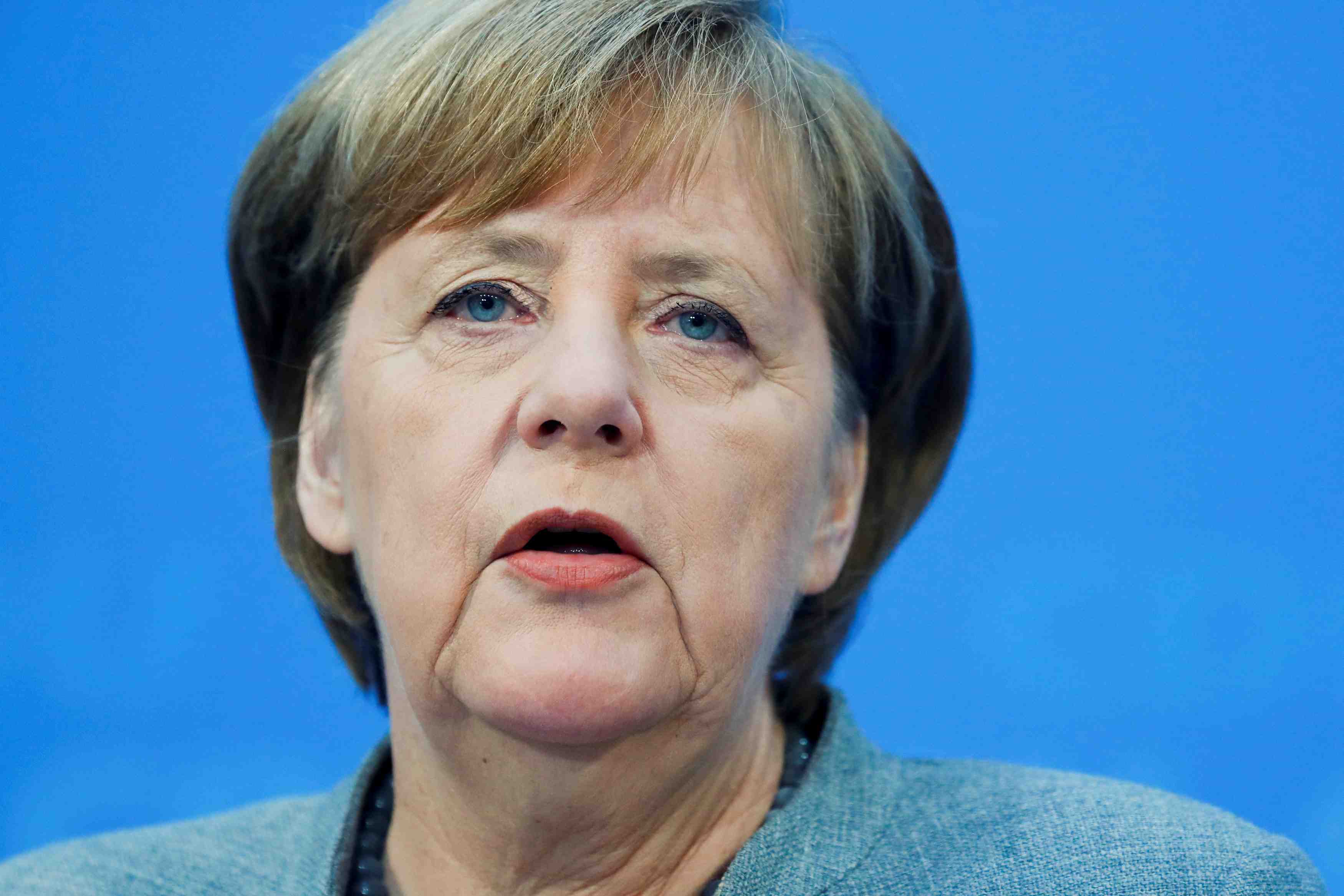 Merkel espere un accord de principe avec le spd d'ici mi-janvier