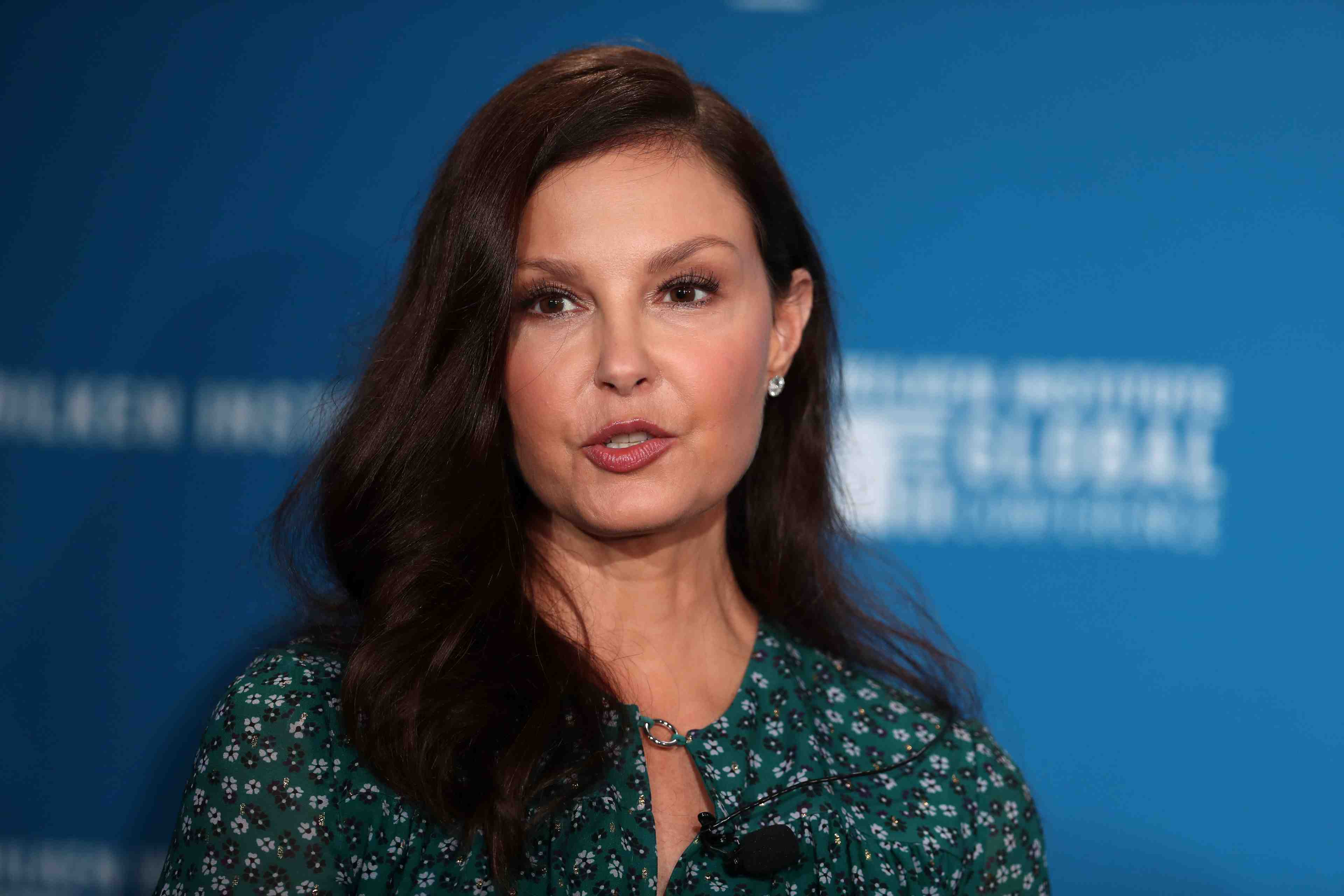 Ashley judd poursuit harvey weinstein pour harcelement sexuel