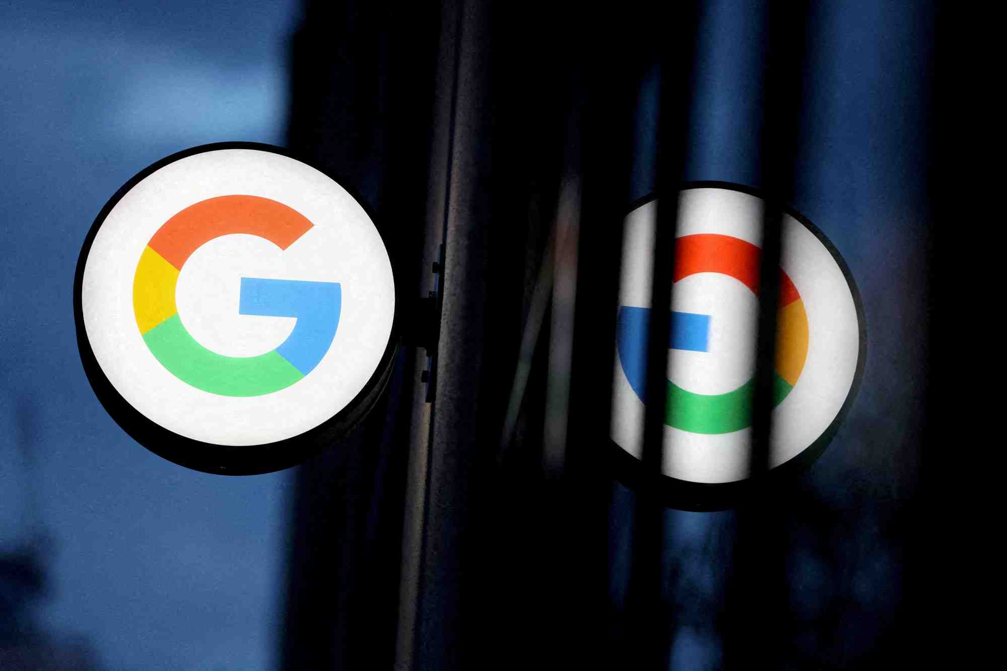 Ce changement de politique de Google marque un tournant commercial, que certains observateurs interprètent déjà comme un aveu de faiblesse.
