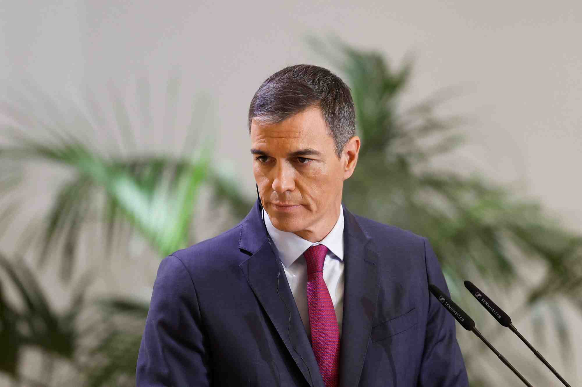 Pedro Sanchez a dénoncé une « campagne de dénigrement » orchestrée par la droite pour affaiblir son gouvernement.