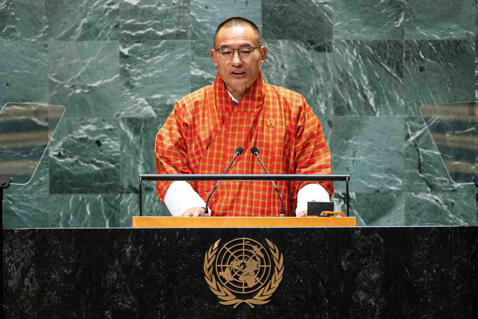 Le premier ministre du bhoutan, tshering tobgay, s'adresse a la 79e assemblee generale des nations unies au siege de l'onu