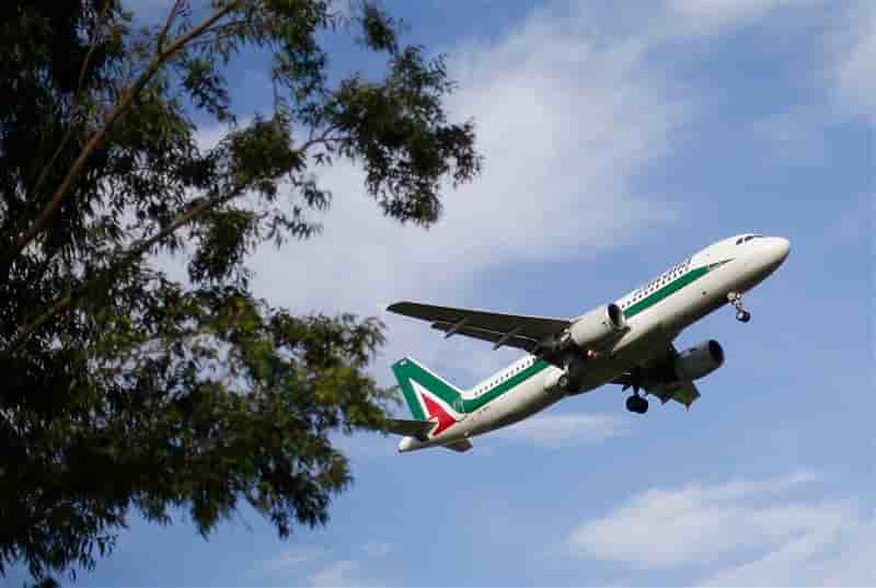 Alitalia réussit à augmenter son capital de 300 millions d'euros