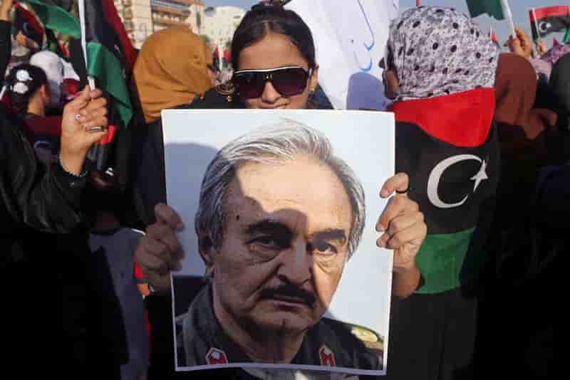 Les raids de Tripoli, en Libye, revendiqués par le général Haftar