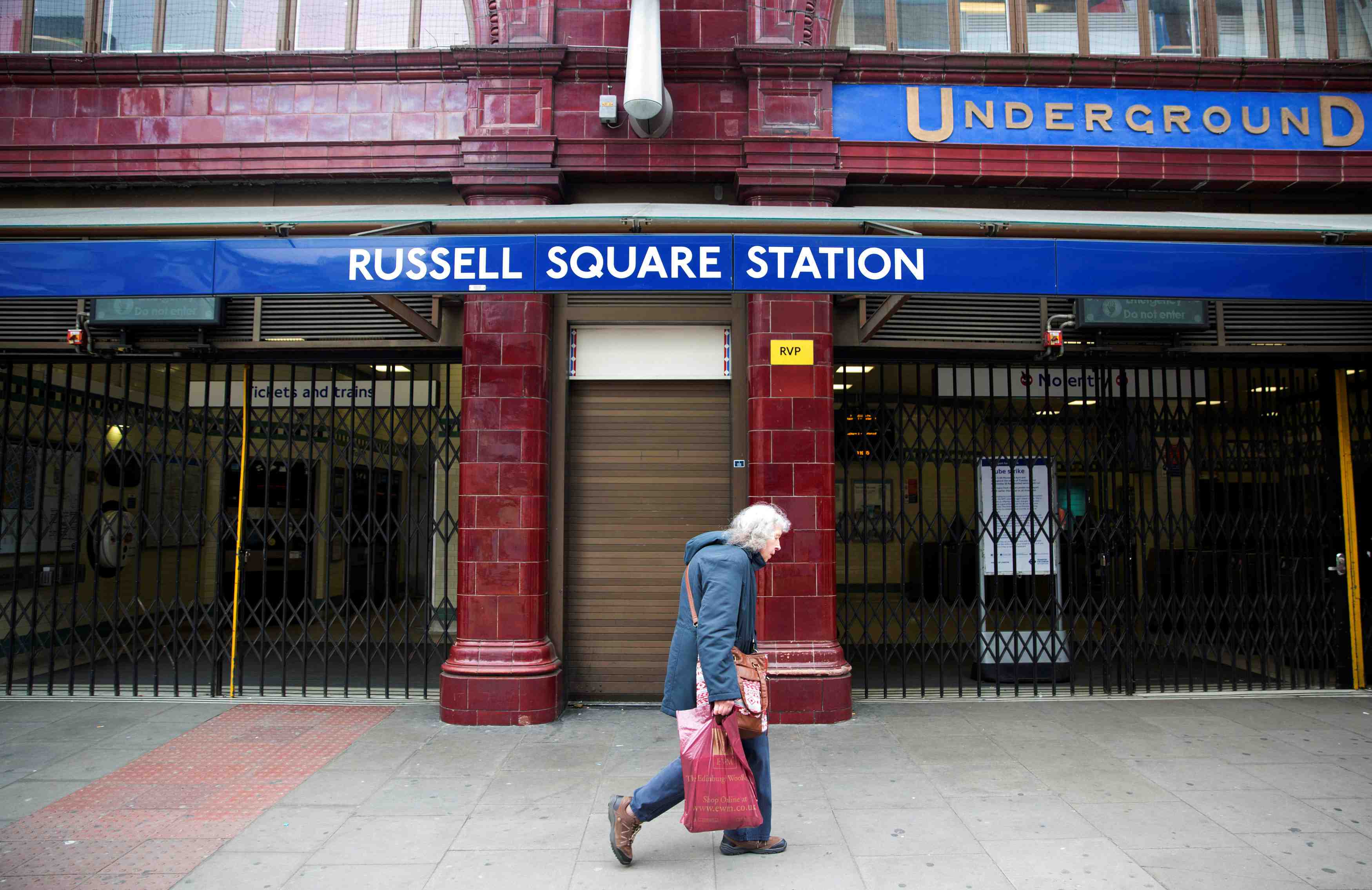 1 mort apres une attaque au couteau a londres, terrorisme pas exclu