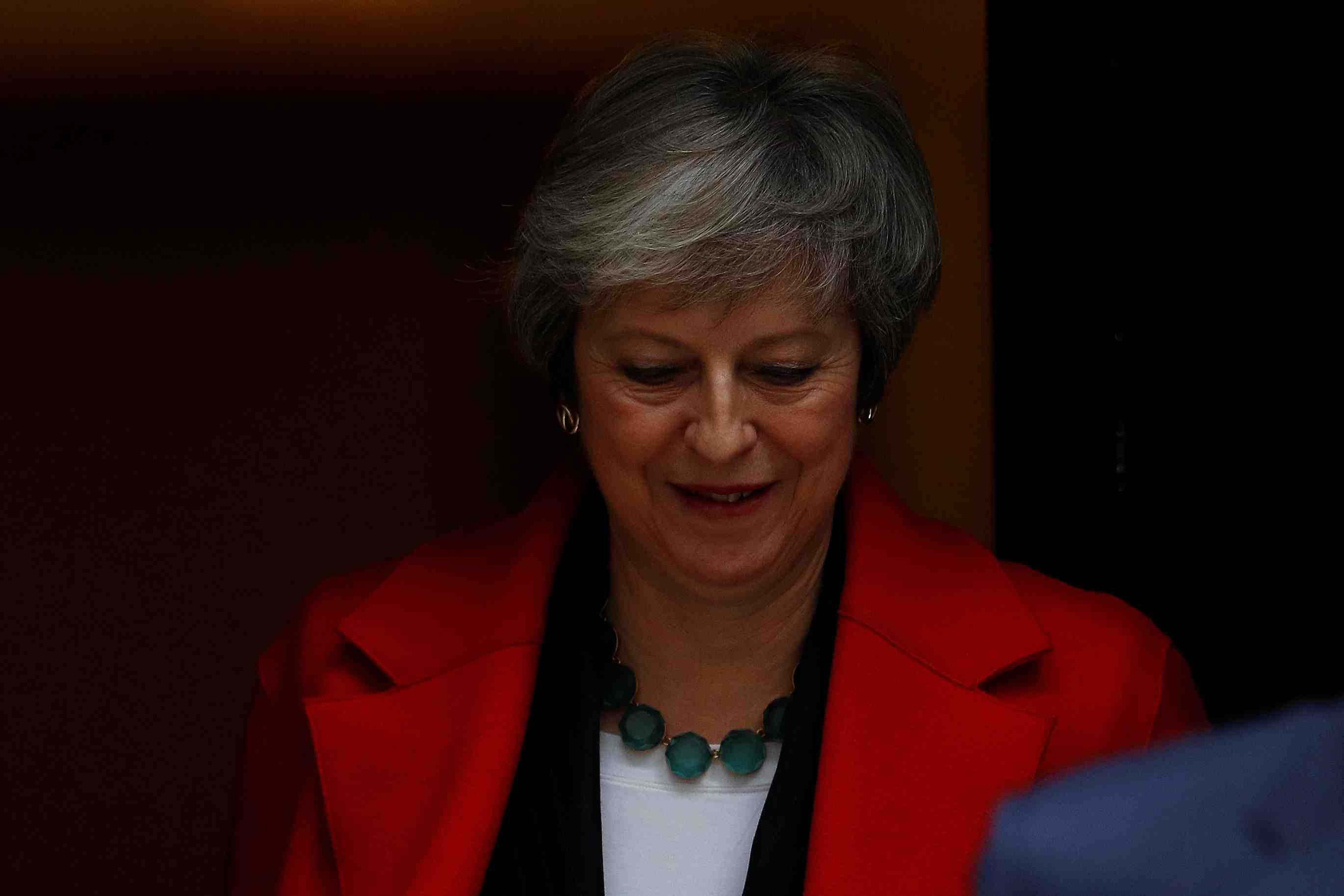 Demissions en serie a londres, may defend l'accord sur le brexit au parlement
