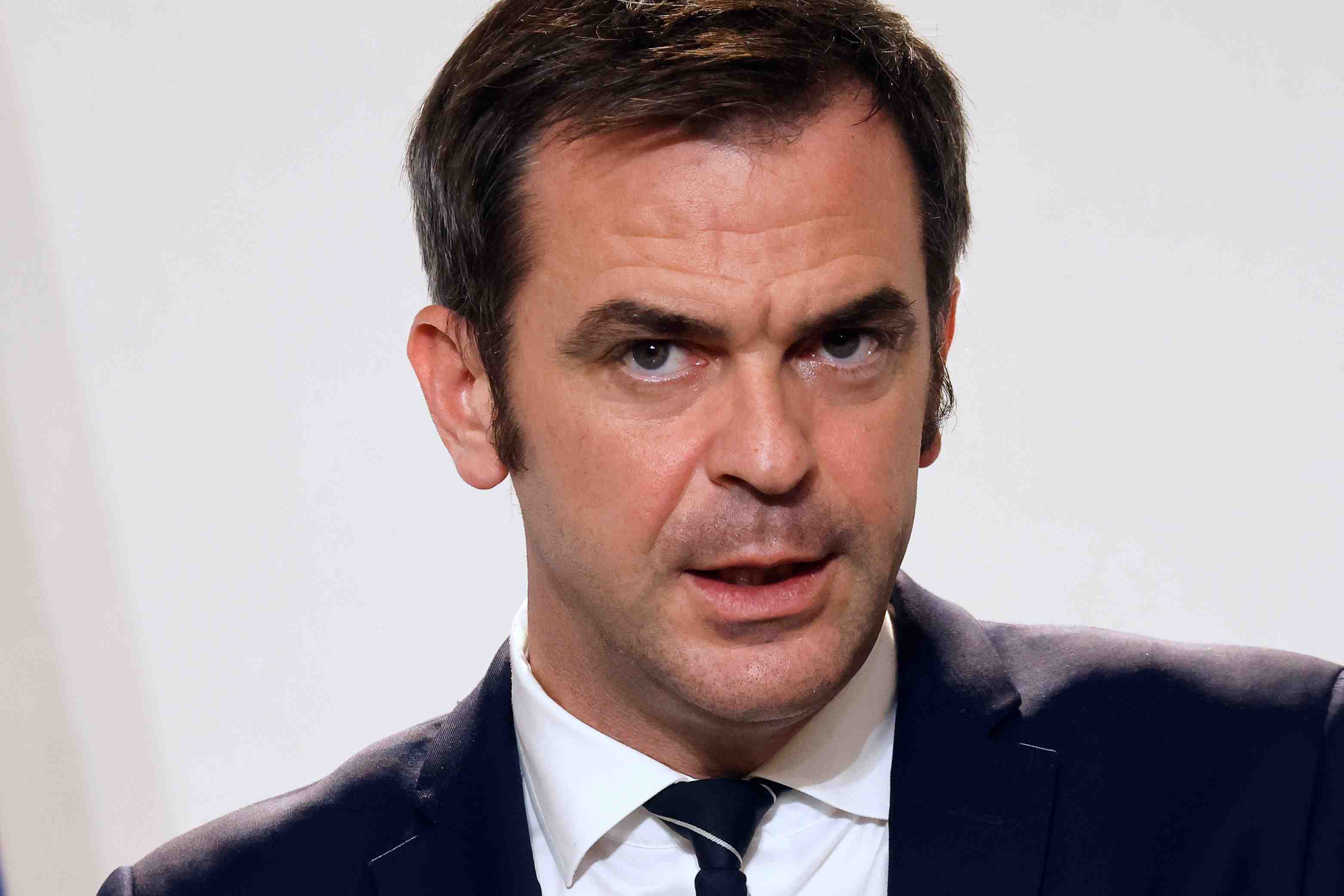 Coronavirus: "nous sommes en train de reprendre progressivement le controle", dit veran