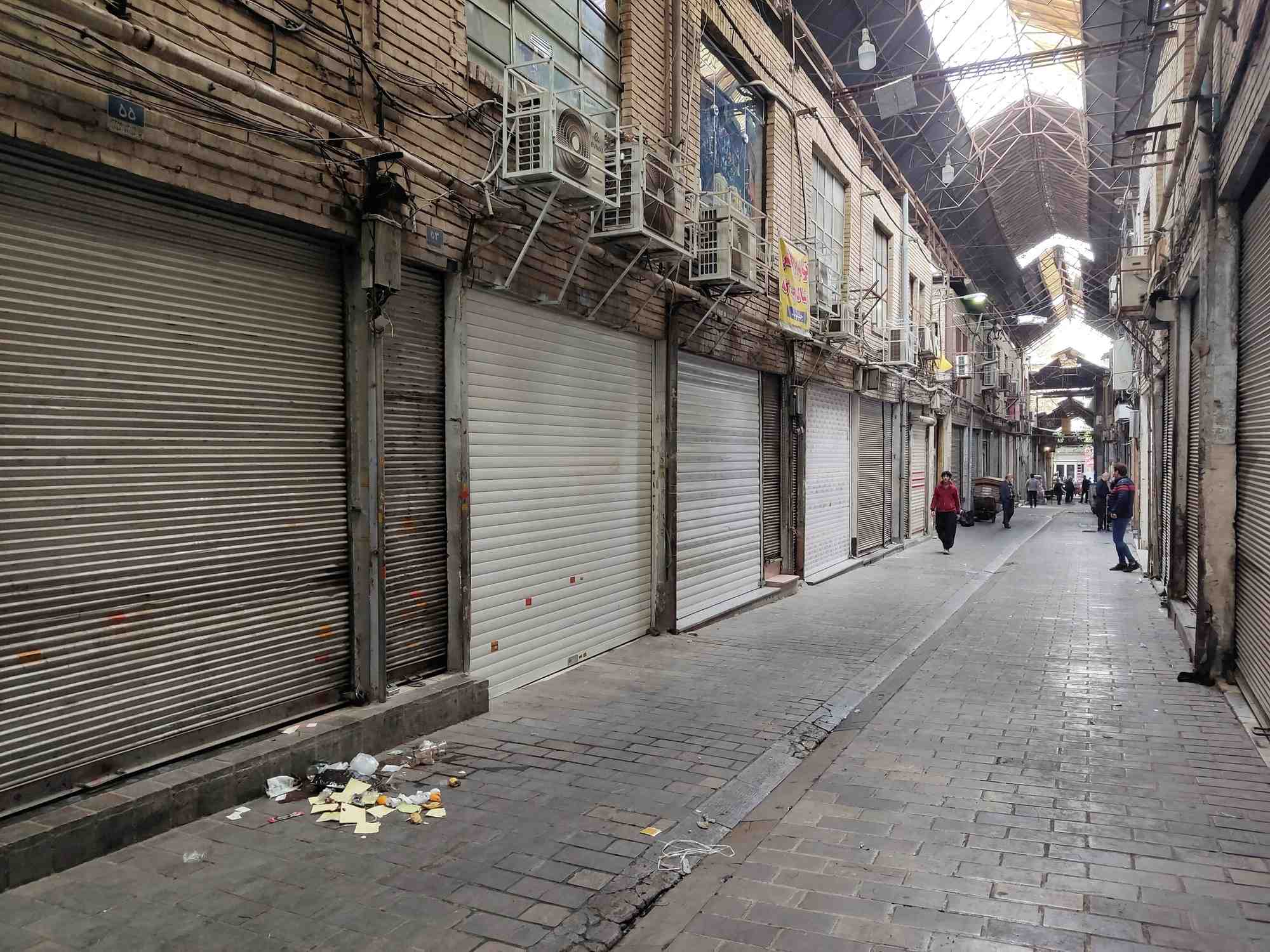 Photo d'archives des commerces iraniens fermes a teheran