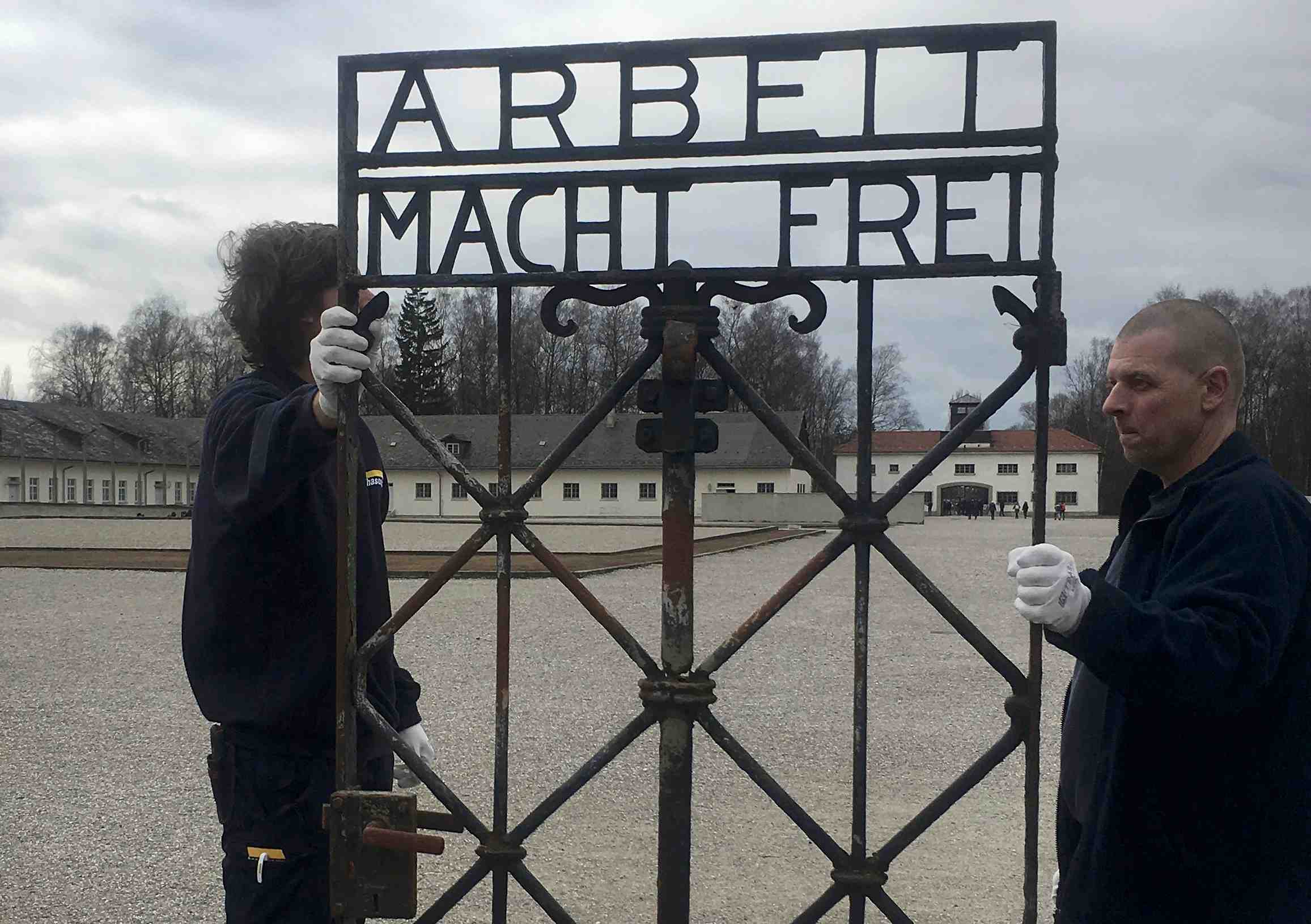Dachau recupere son portail vole en 2014