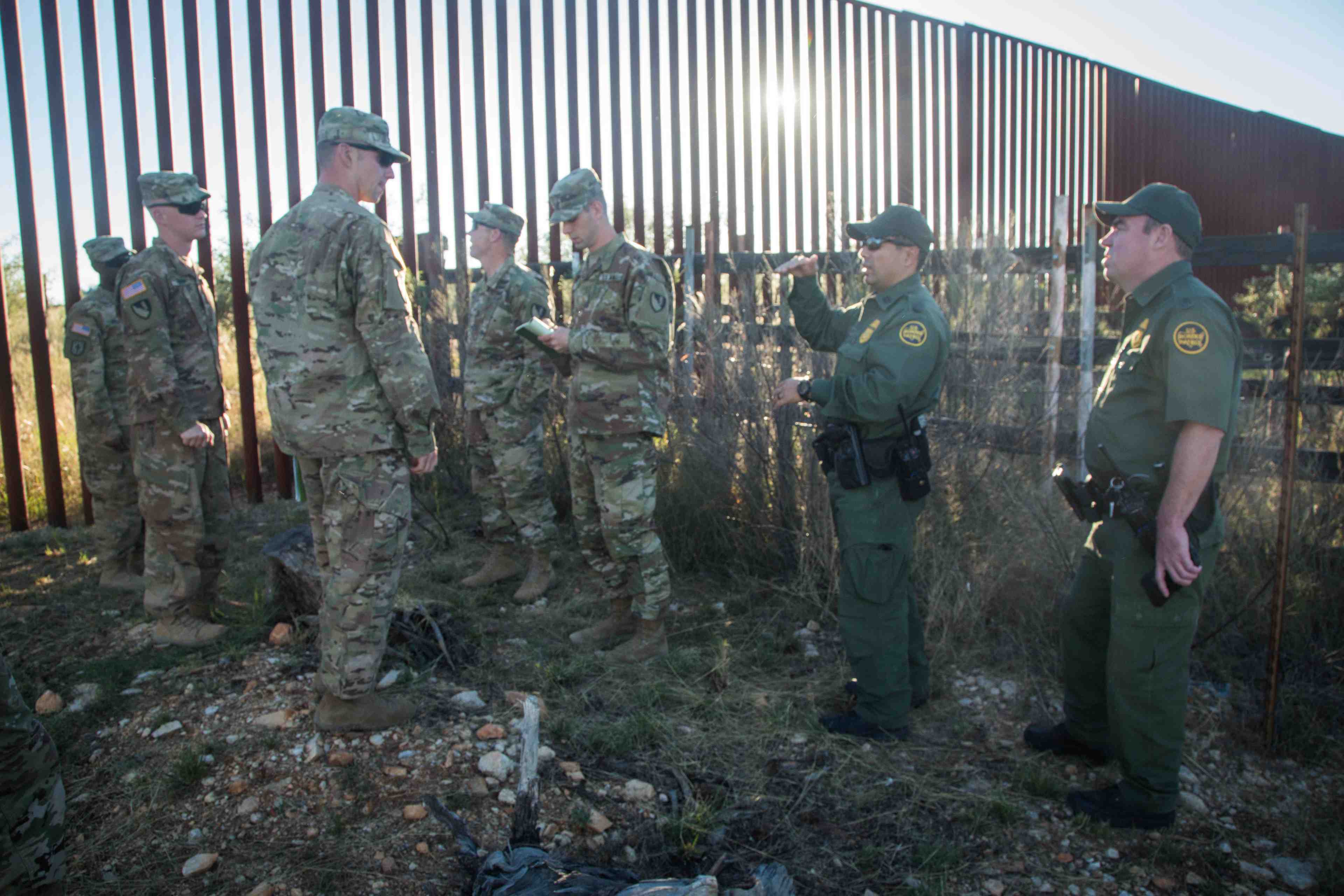 Washington veut prolonger le deploiement de soldats a la frontiere mexicaine