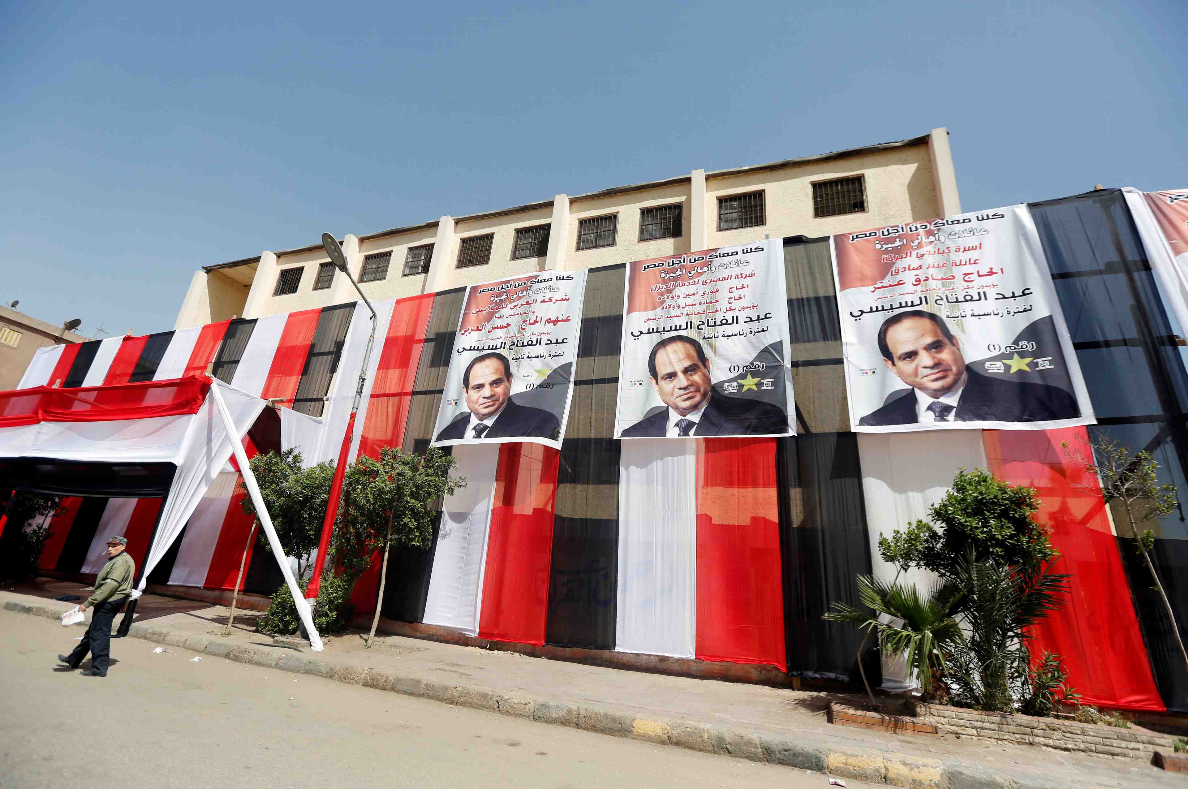 L'egyptien sissi en visite en france, controverse sur les droits de l'homme