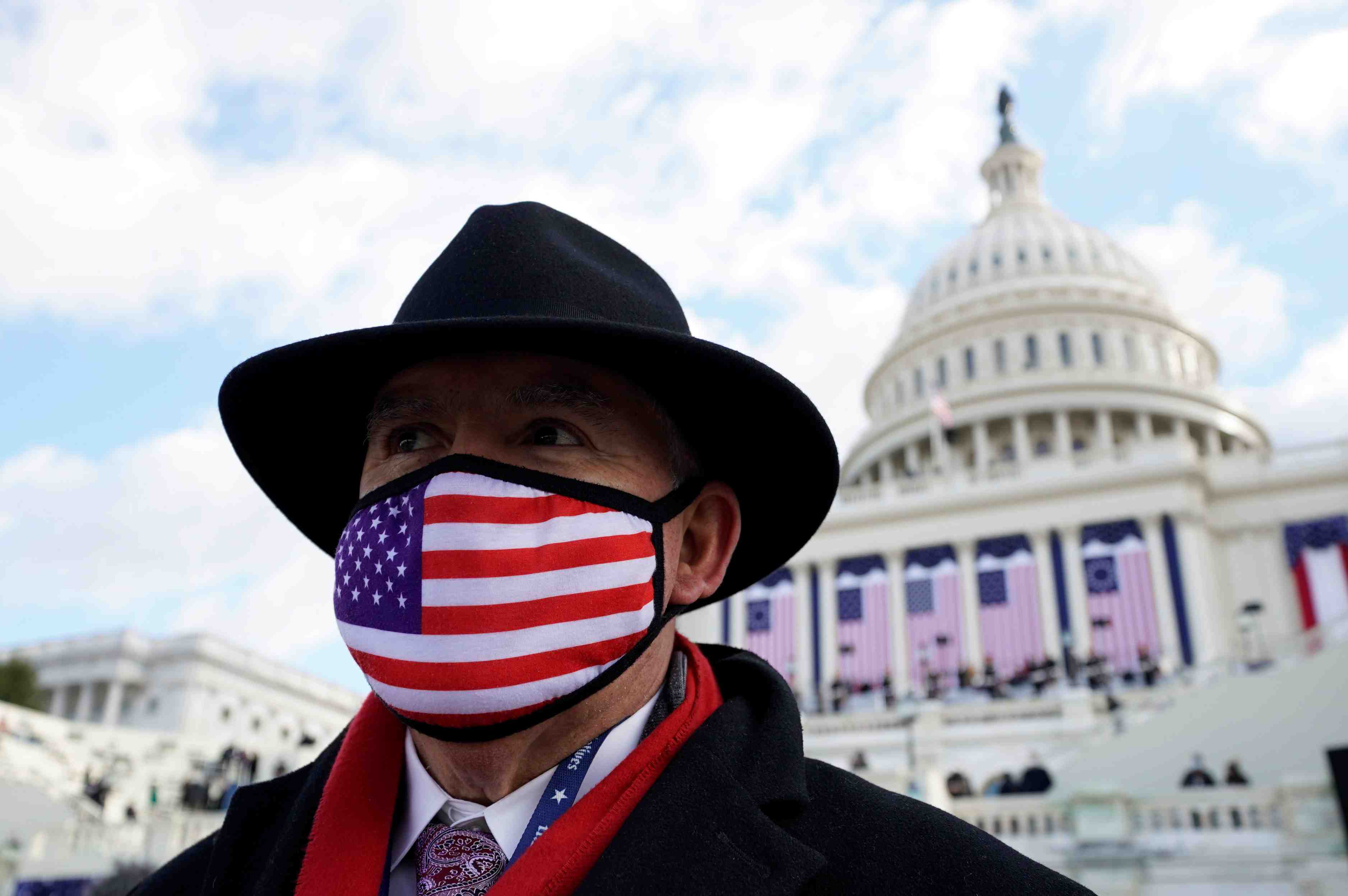 Enlever le masque ? des americains confus face aux nouvelles regles