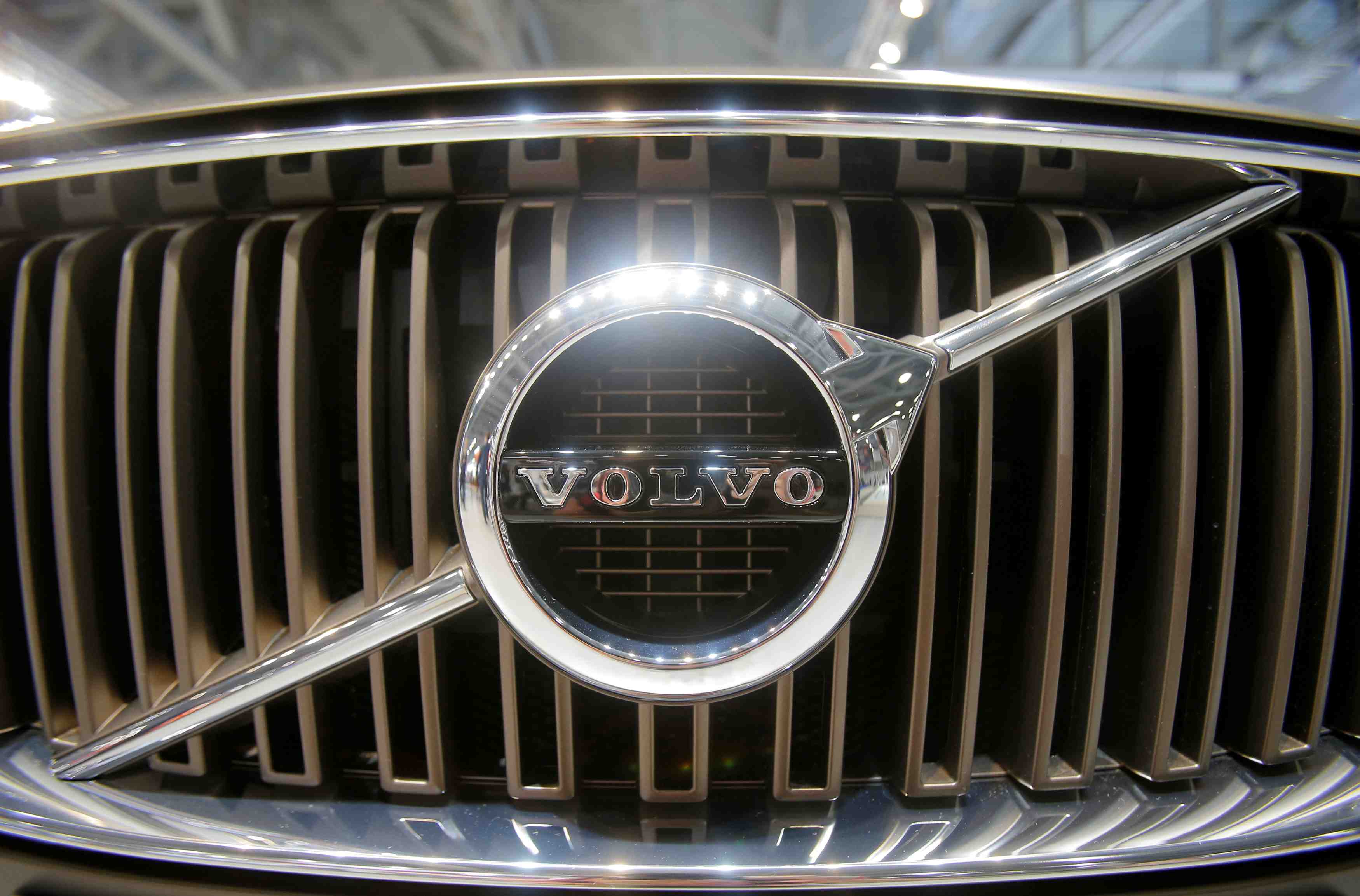 Volvo cars renoue avec le benefice au premier semestre avant une possible ipo