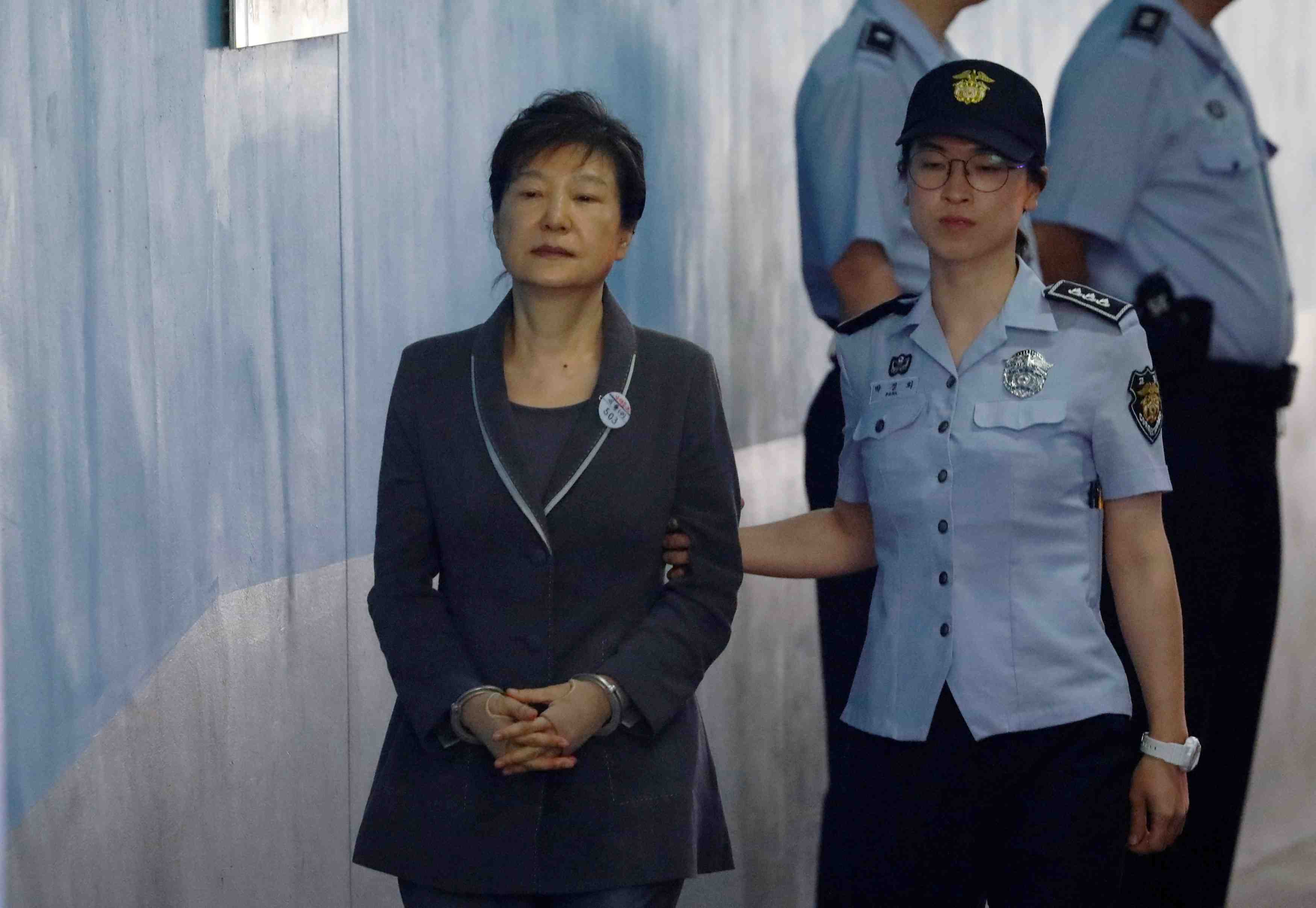 Park geun-hye condamnee a 25 ans de prison en appel