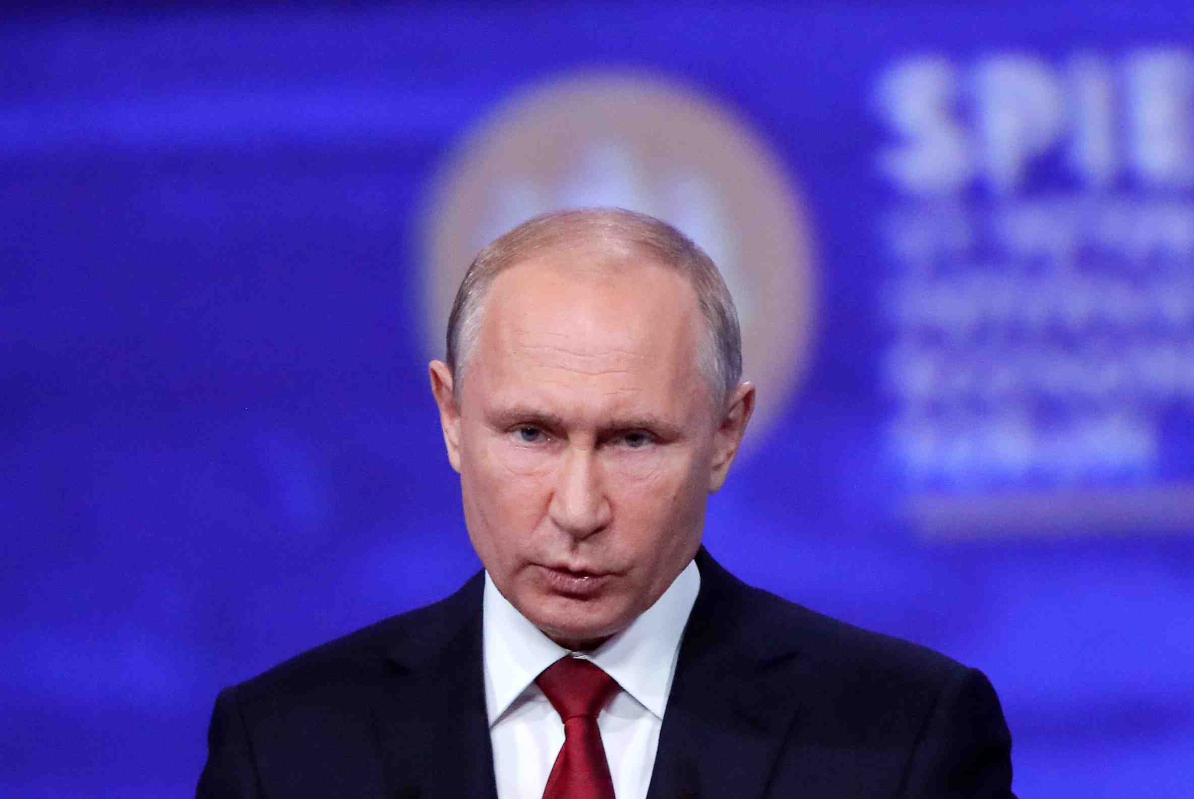 Poutine denonce "l'egoisme economique", met washington en garde