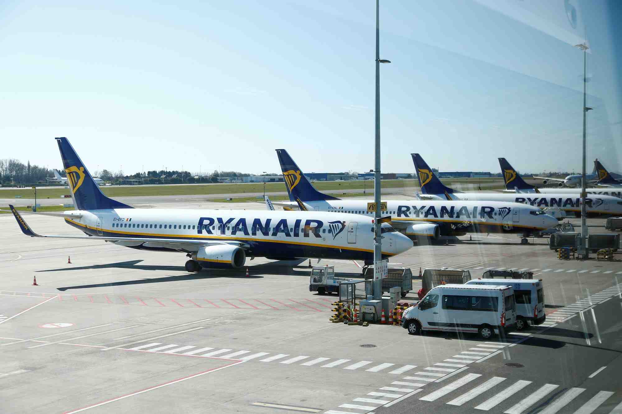 "La plupart des destinations sont couvertes. Nous rouvrons 170 lignes cet été, de et vers 27 aéroports français, dont 36 lignes à Marseille, 20 à Bordeaux, et 10 à Toulouse. Les réservations montrent que la France est l'une des destinations les plus recherchées par les voyageurs européens", explique Edward Wilson, le DG de Ryanair, à "La Tribune".