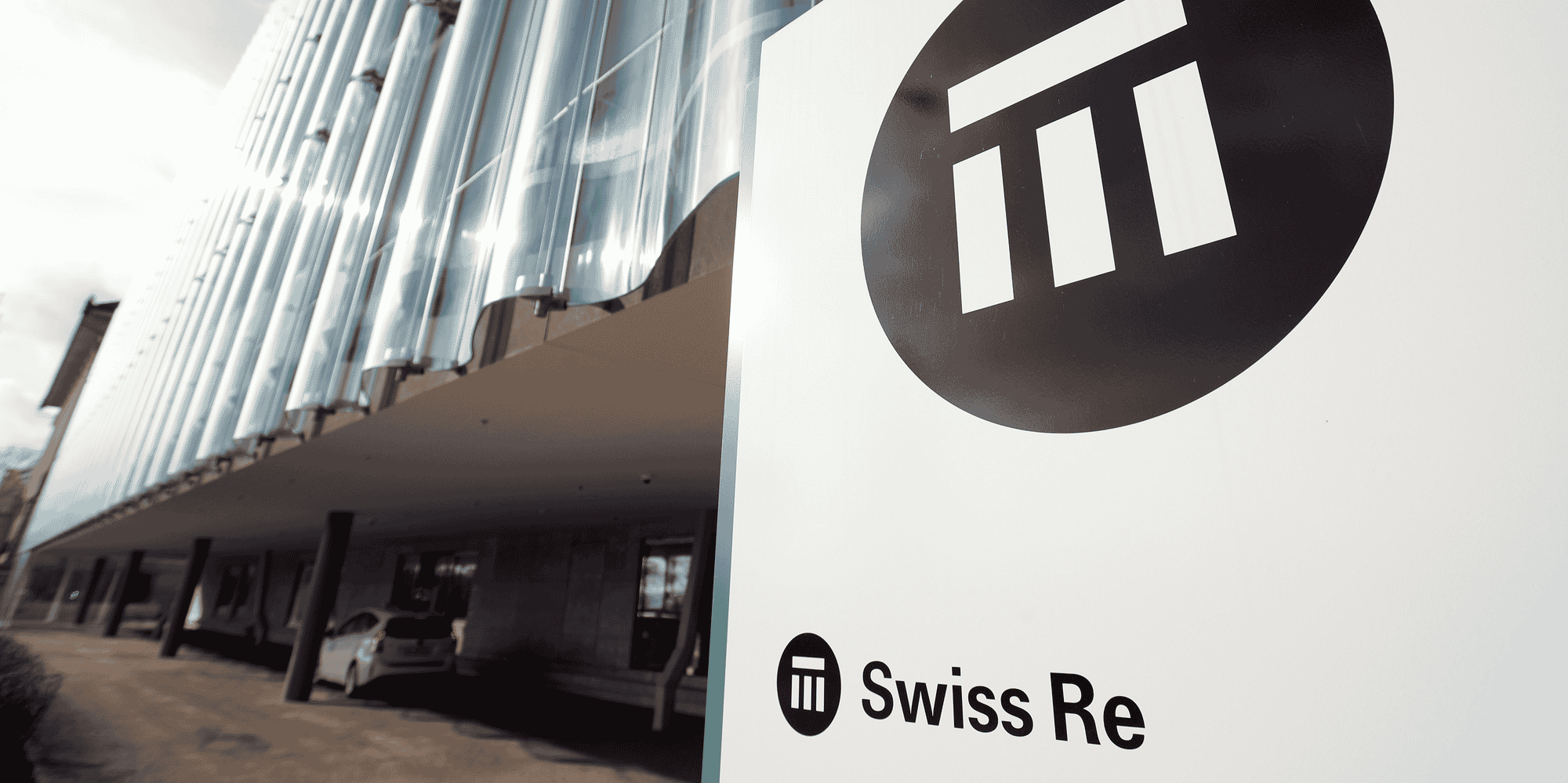 Photo du logo du reassureur swiss re