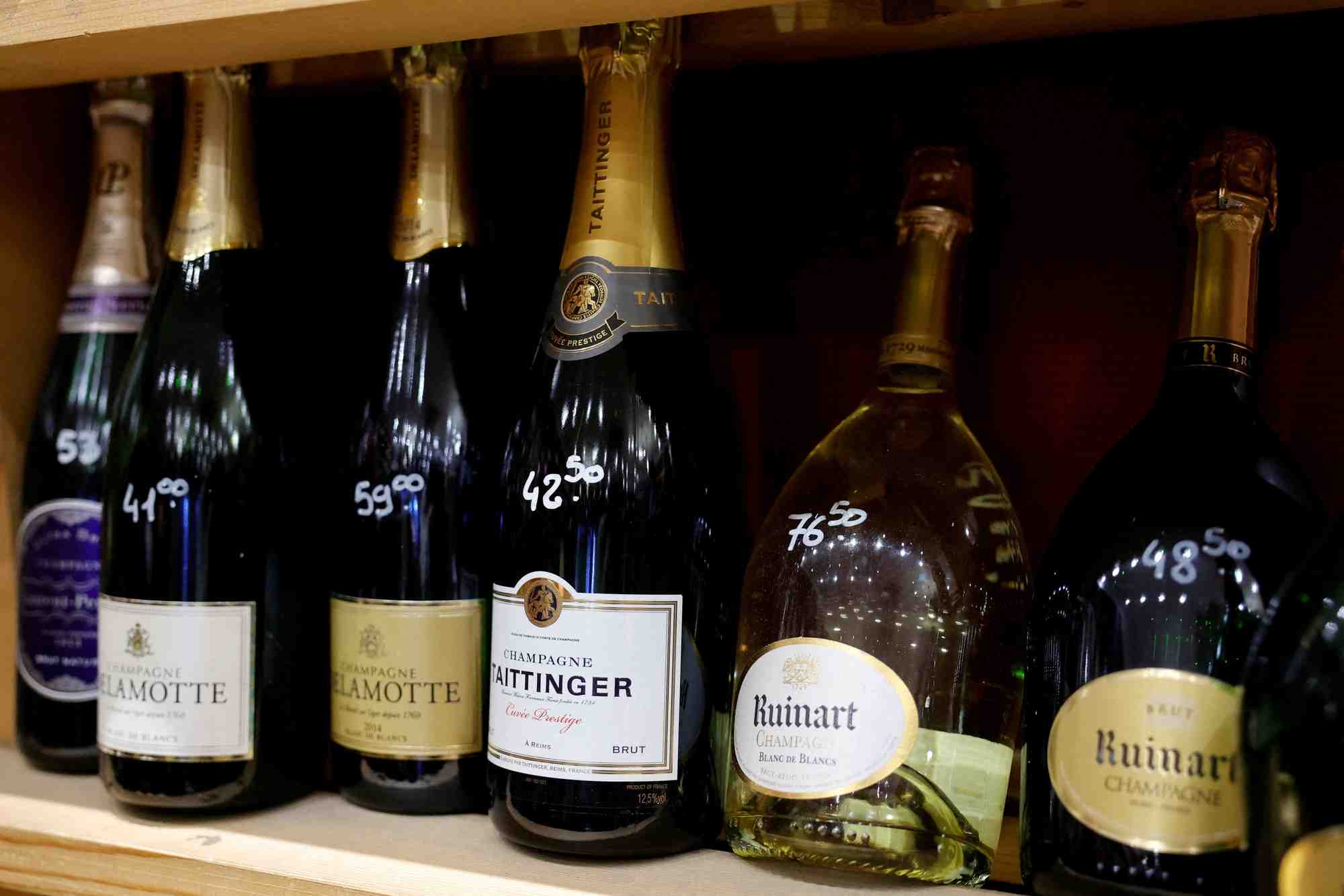 Photo d'archives des bouteilles de champagne