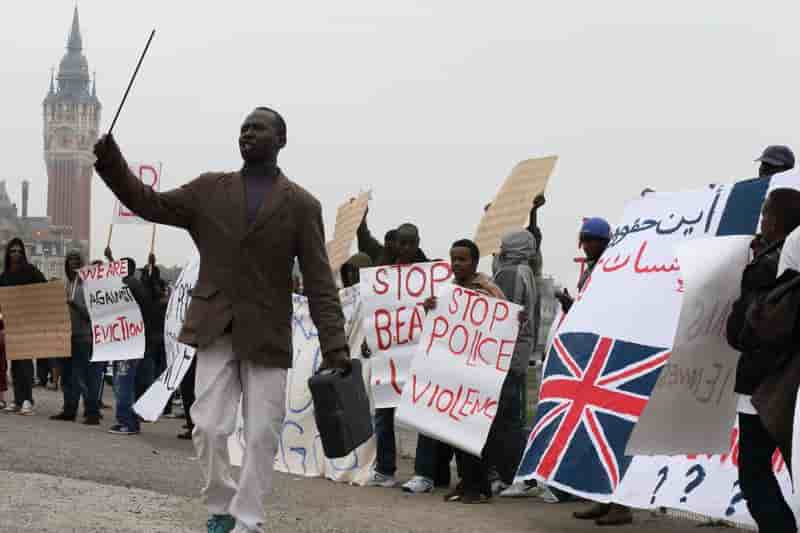 Des migrants manifestent à Calais pour obtenir des droits