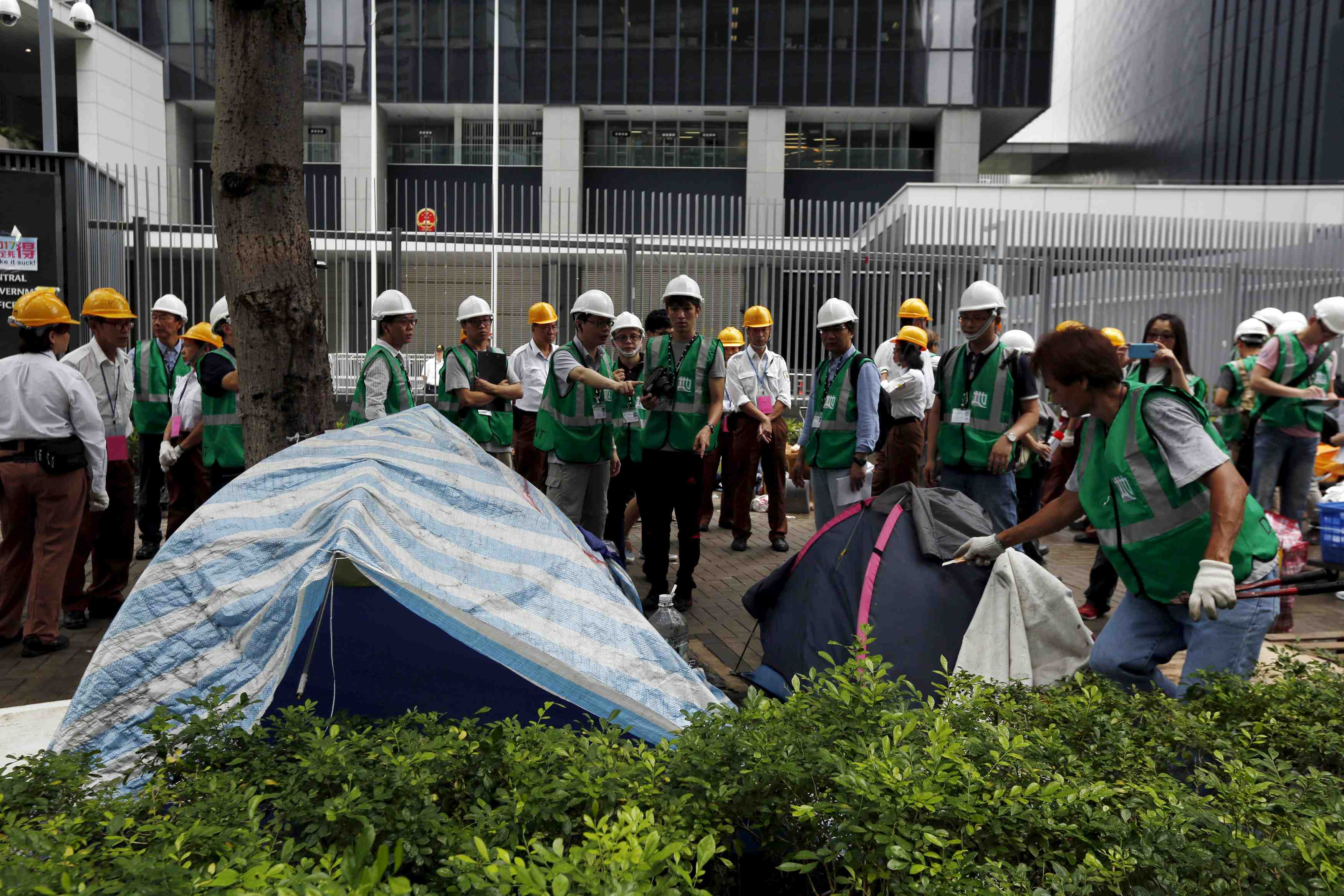 La police hong-kongaise demantele les dernieres tentes du mouvement occupy