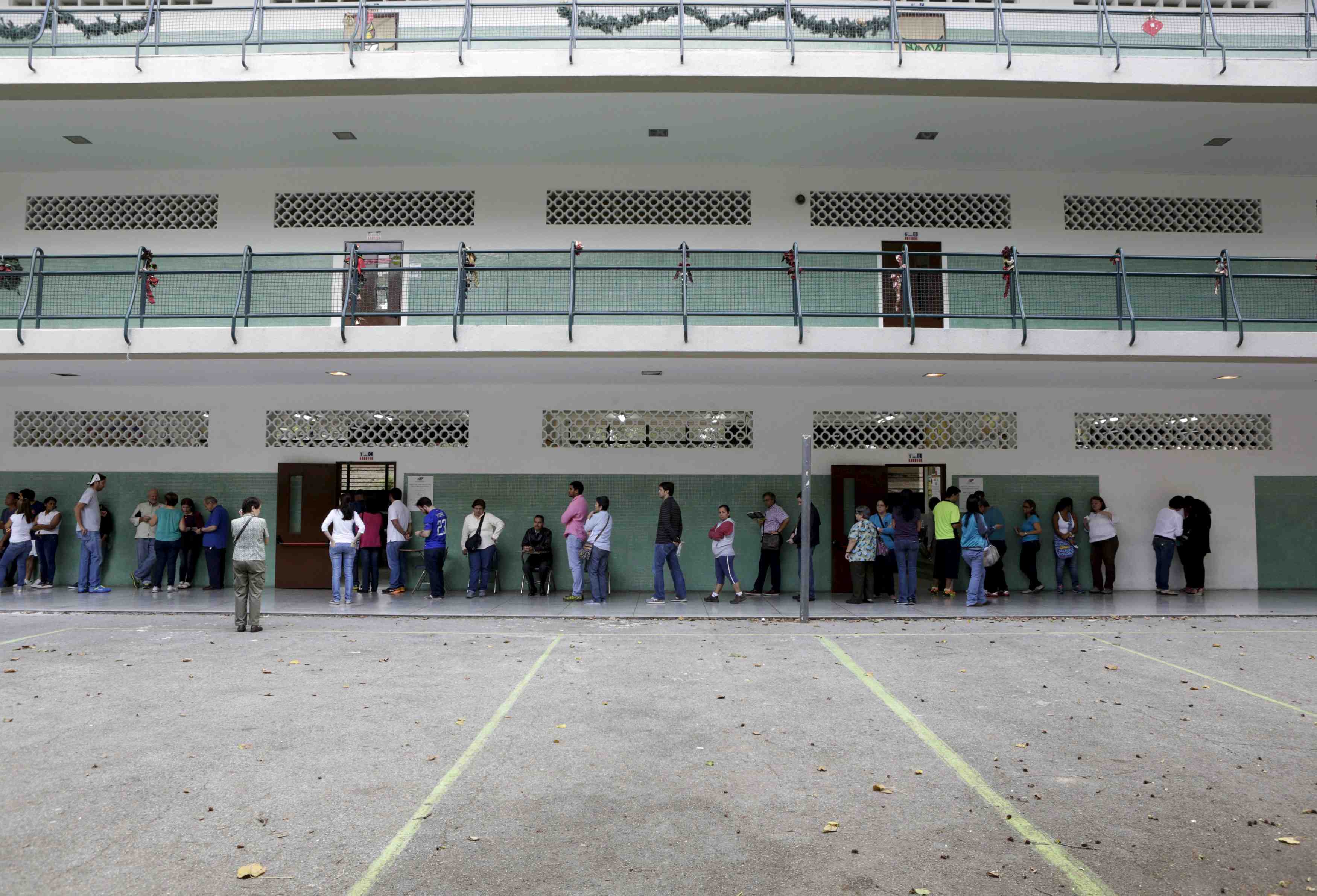 Les venezueliens aux urnes