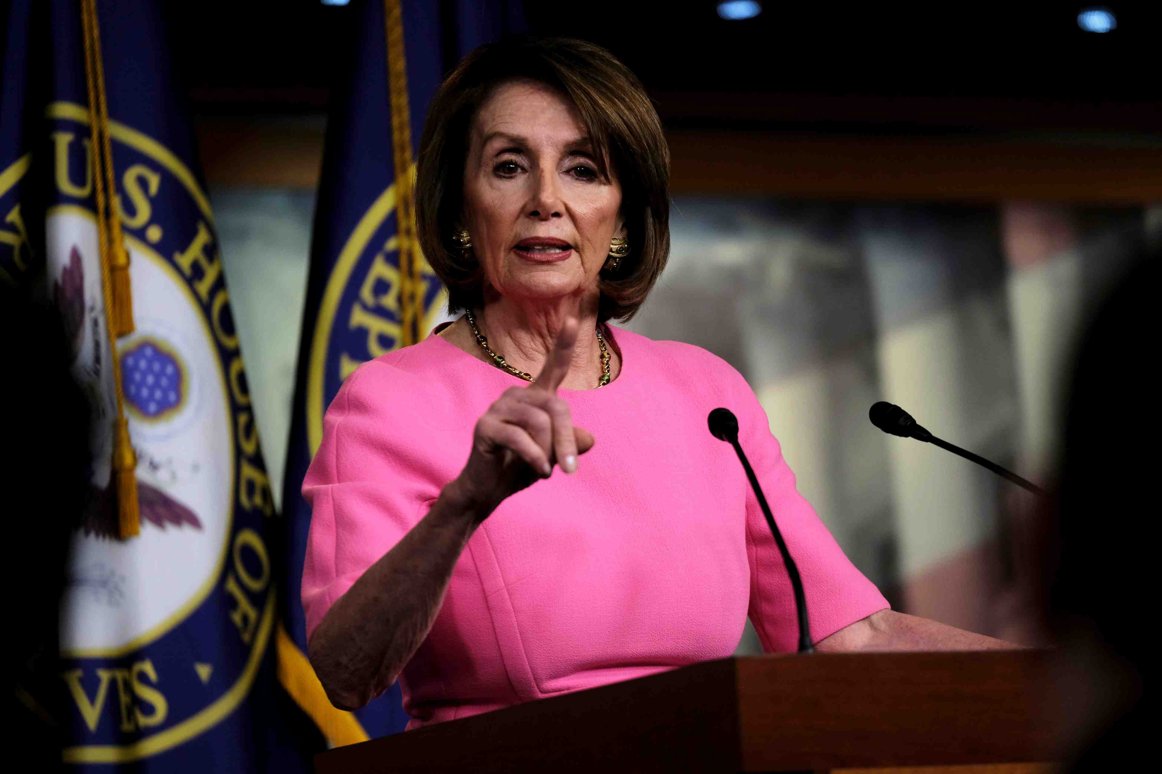 Pelosi prie la famille trump d'intervenir pour le bien du pays