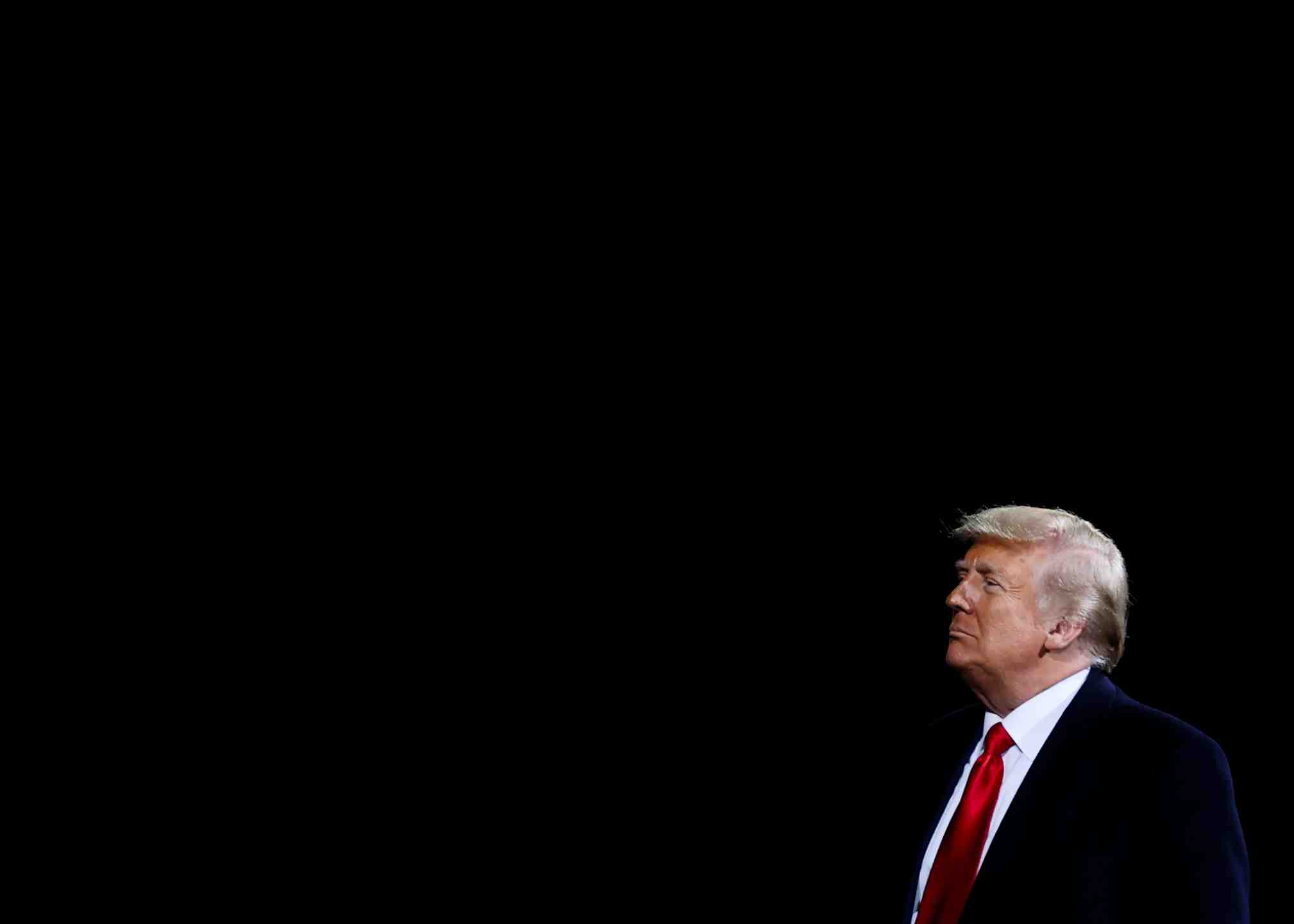 Trump oppose son veto a des credits militaires malgre le soutien du congres