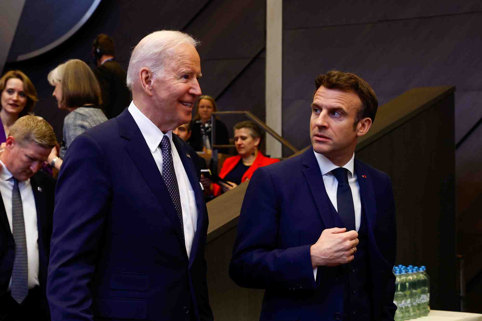 Le president des etats-unis, joe biden et president francais, emmanuel macron, au siege de l'otan