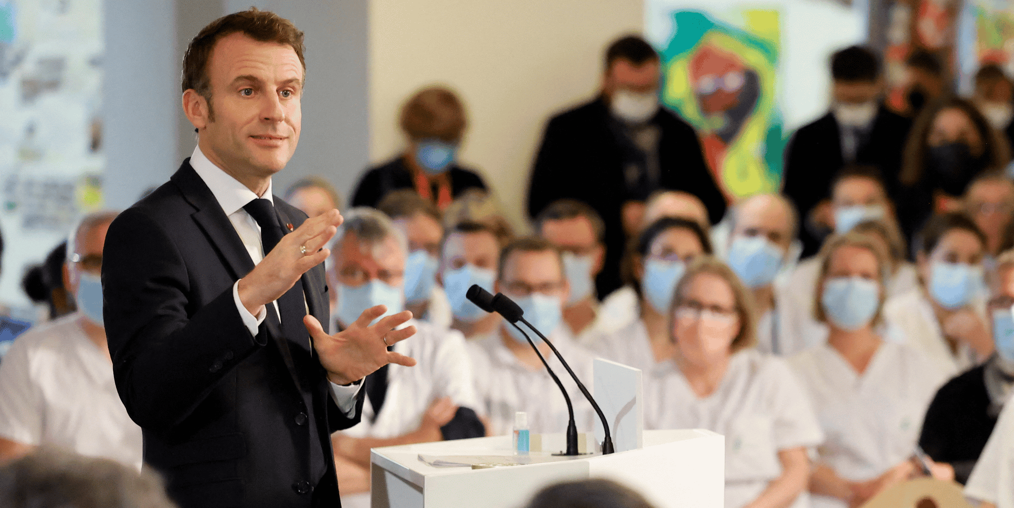 Le president francais emmanuel macron adresse ses voeux de nouvel an au personnel de sante