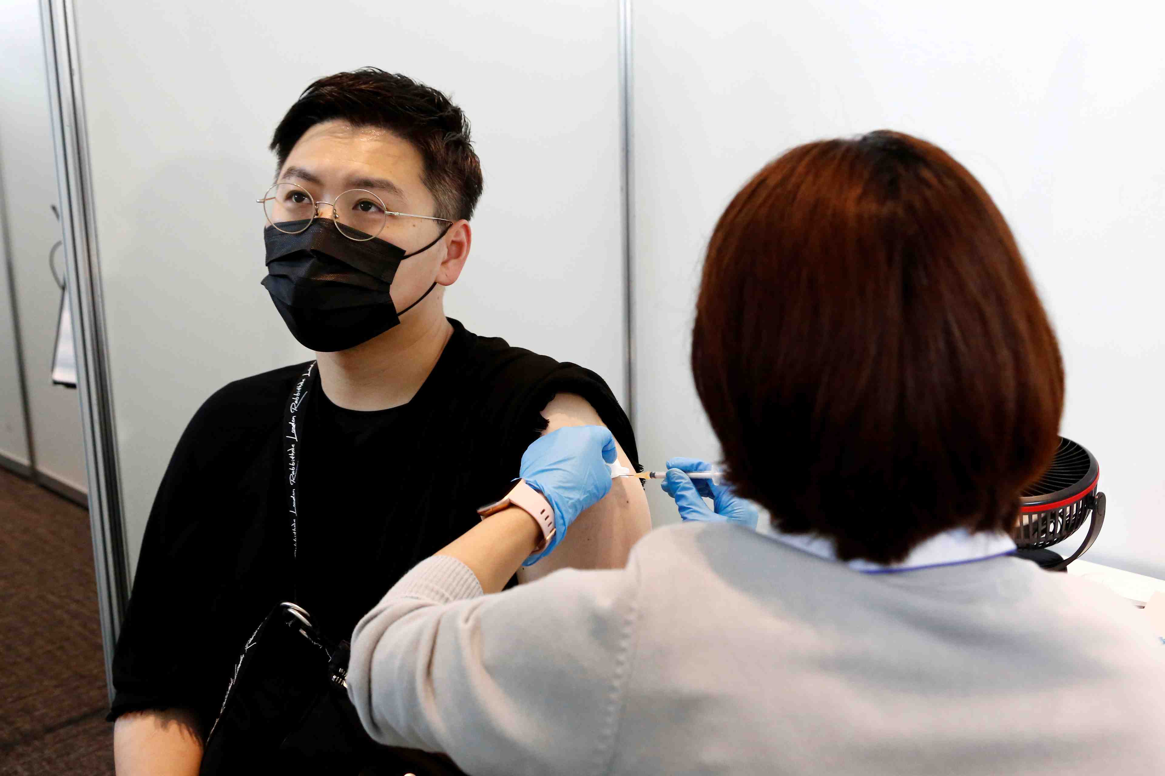 Japon: moderna retient 1.63 million de doses de vaccin apres une contamination