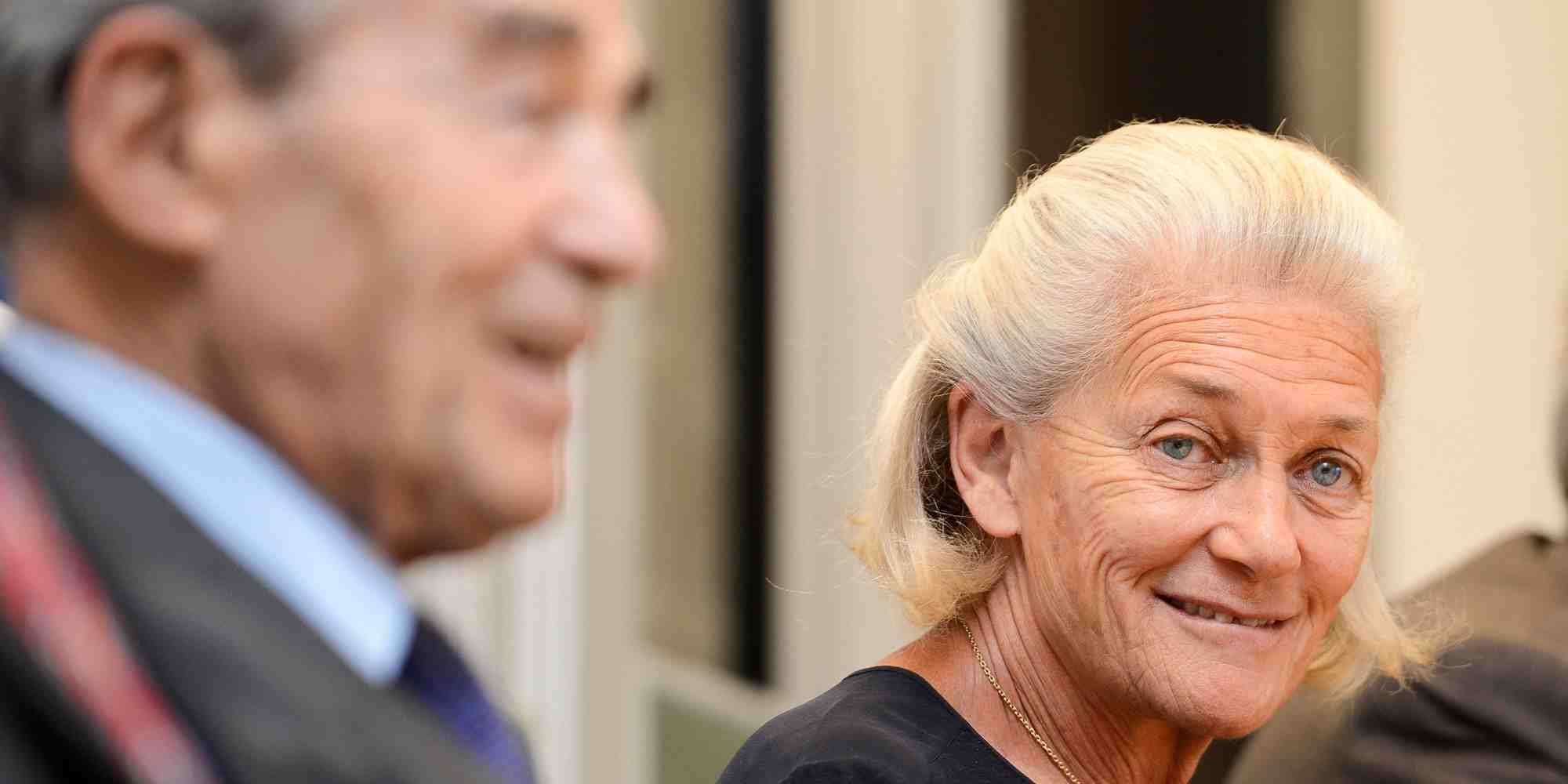 Le couple Badinter lors d’une conférence de presse à Bruxelles, le vendredi 20 septembre 2013.