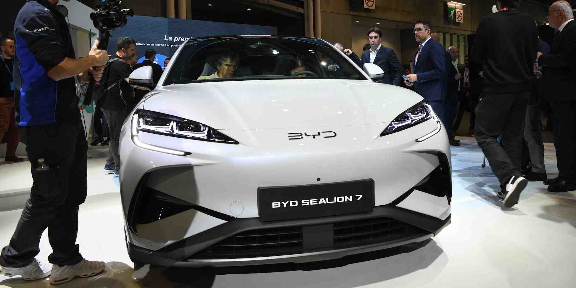 Au Mondial, BYD a présenté son Sealion 7, futur concurrent de la Tesla Model Y.