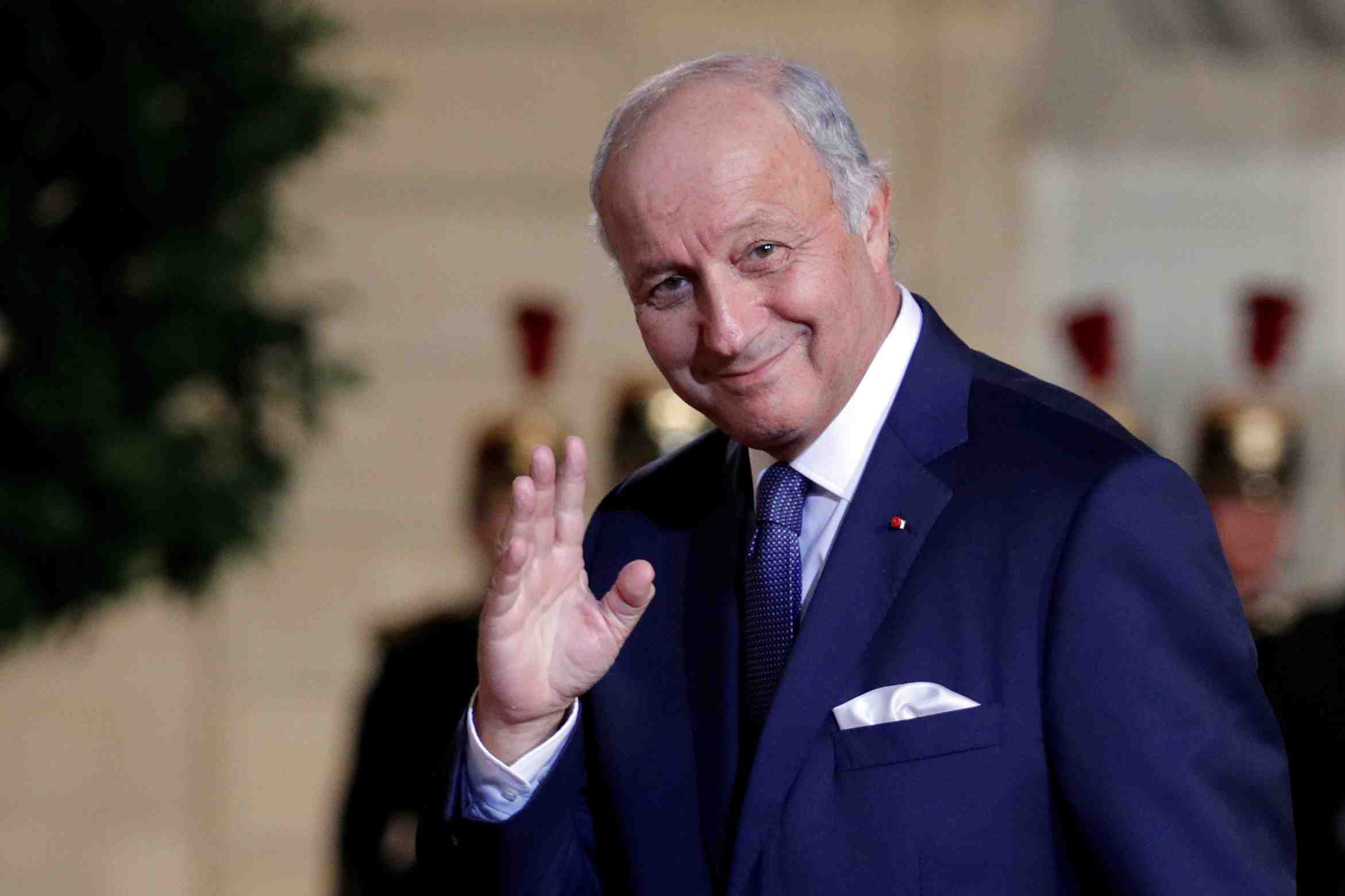 La decision sur un referendum doit se prendre "ces jours-ci", previent fabius