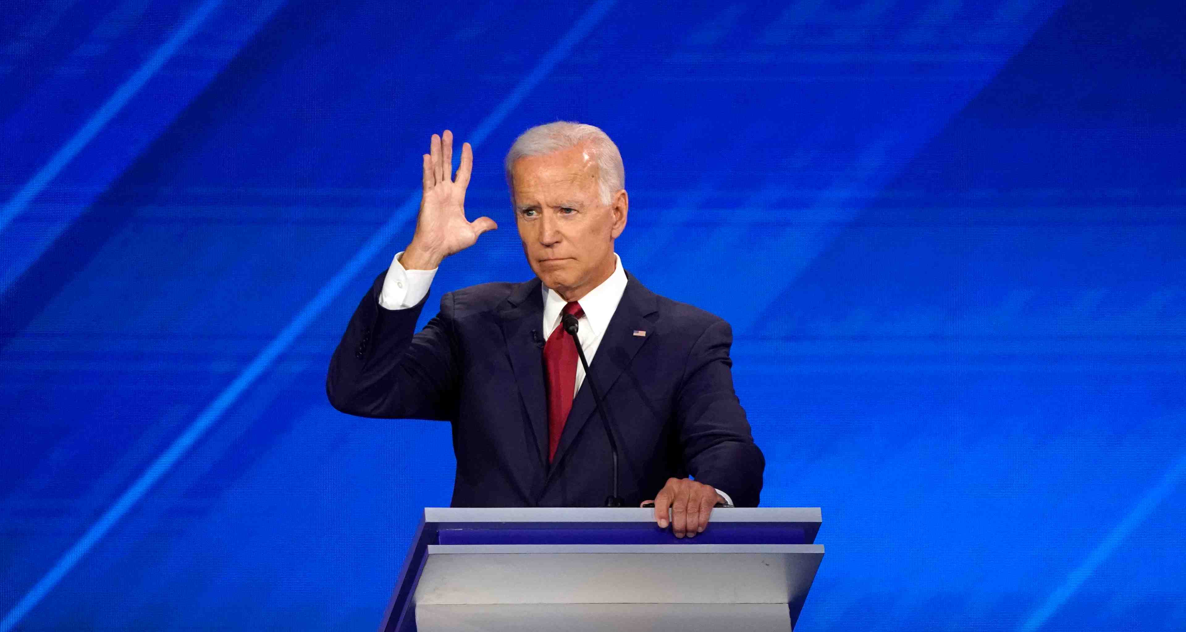 Usa2020: biden aux prises avec warren et sanders sur l'assurance-maladie