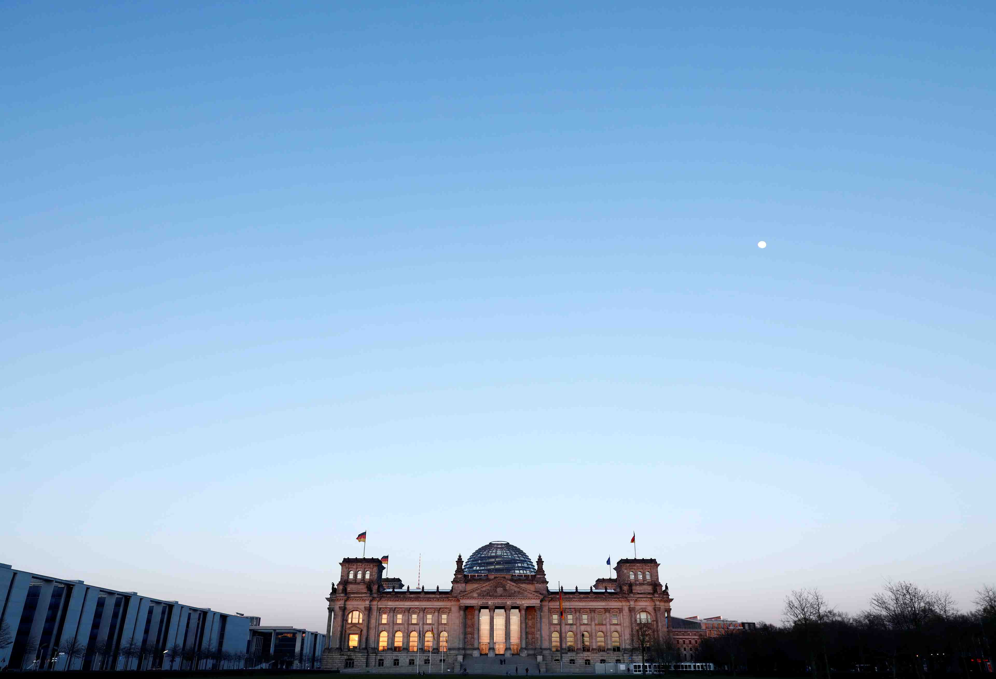Berlin emet des doutes sur les accusations americaines sur l'origine du coronavirus, selon der spiegel