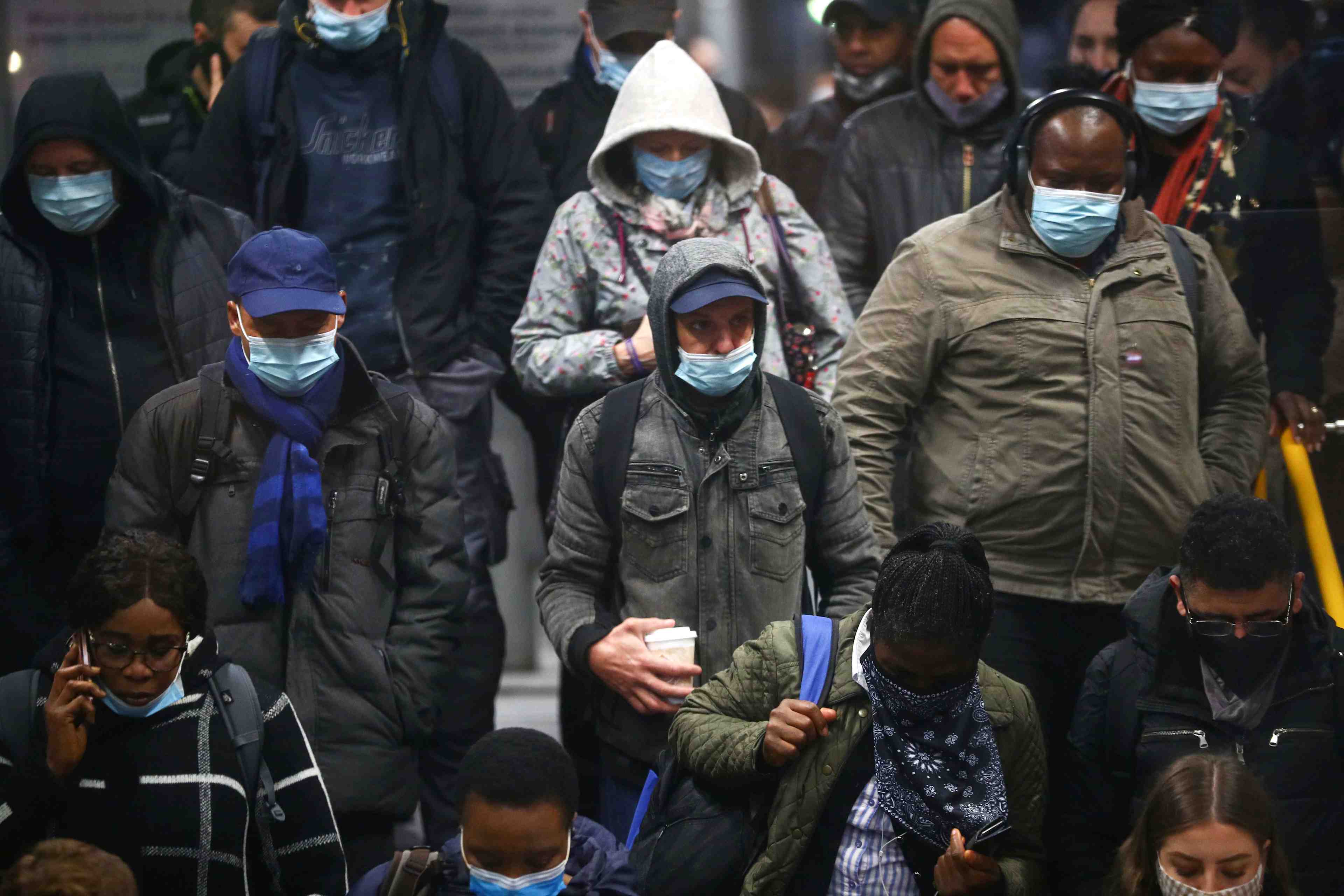 Coronavirus: londres passe en niveau d'alerte "eleve"