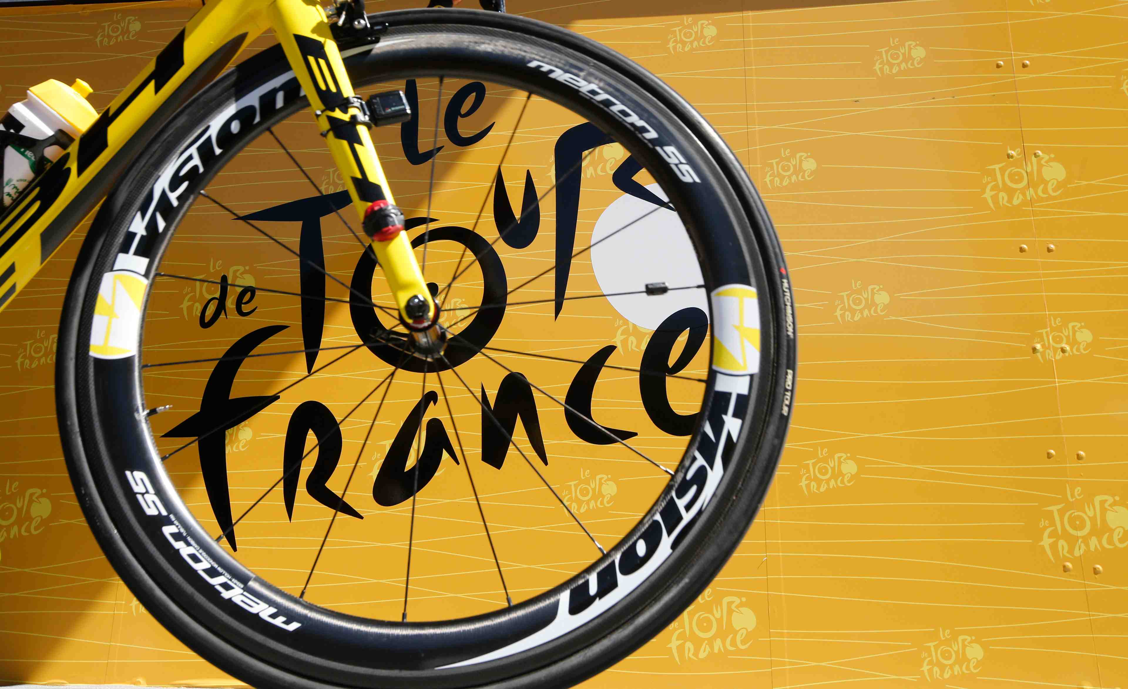 Tour de france: la spectatrice a la pancarte condamnee a 1.200 euros d'amende