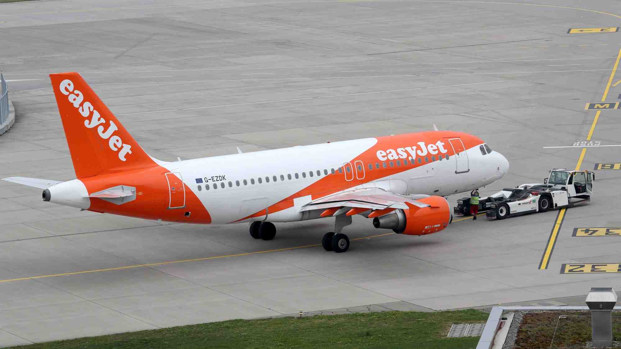 Un airbus a319-112 de la compagnie aerienne easy jet