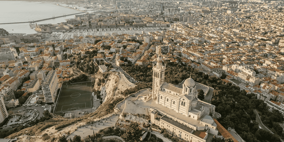 Le chef de l'Etat a formulé l'hypothèse qu'un des huit réacteurs de grandes puissances additionnels soit installé sur le bassin de Fos-Marseille.