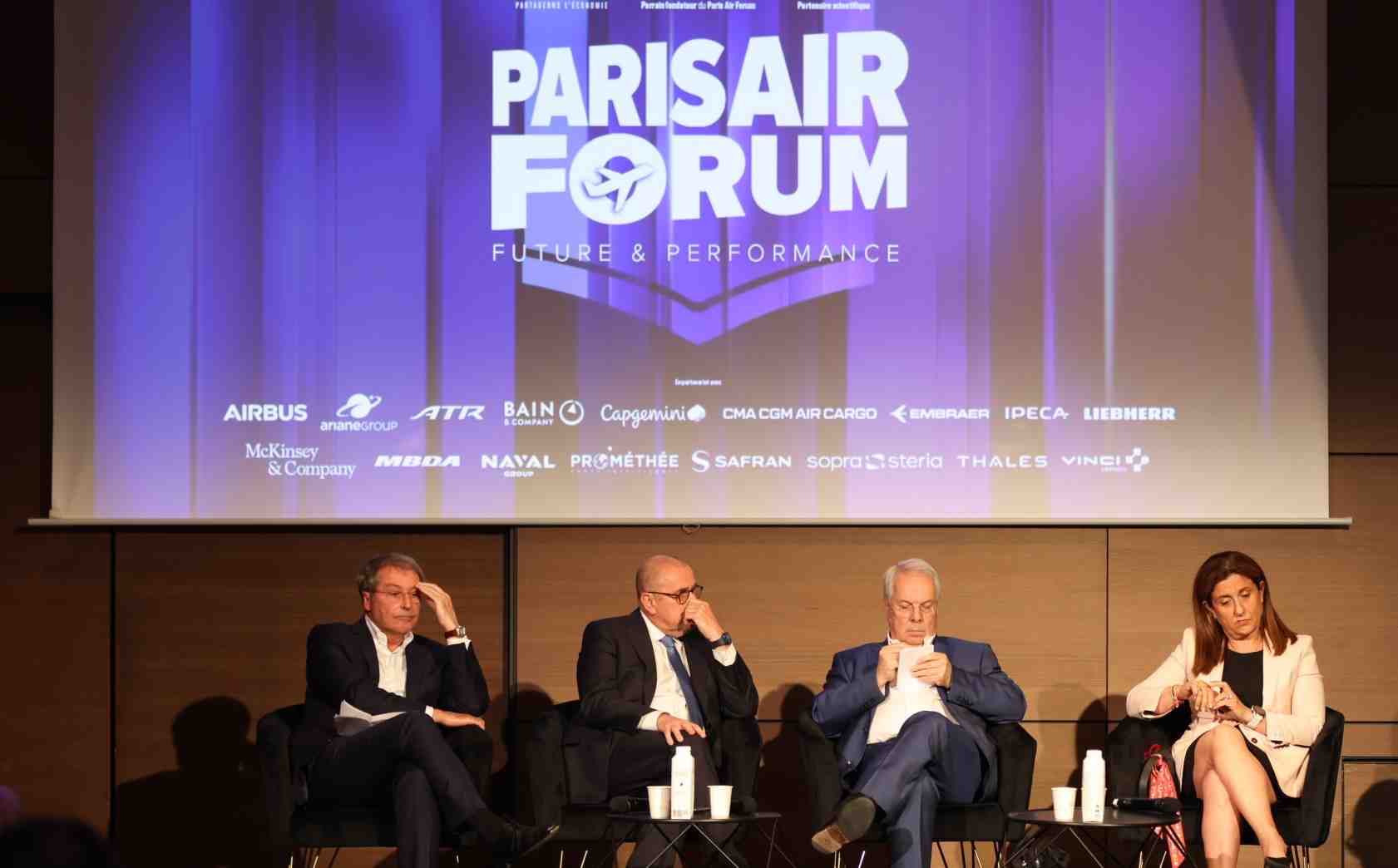 De gauche à droite : Pascal De Izaguirre (Corsair), Gilles Talec (Air Austral), Marc Rochet (Aérogestion), Christine Ourmières-Widener (Air Caraïbes)/