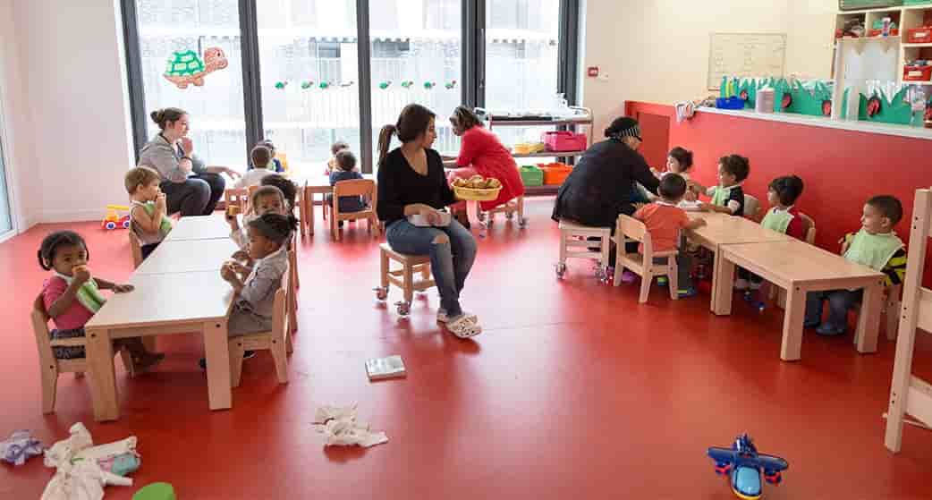 Crèches en crise : la Cnaf envisage de ne pas revaloriser les aides en 2025, inquiétant les gestionnaires alors que les coûts de fonctionnement ont bondi de 25 % en trois ans.