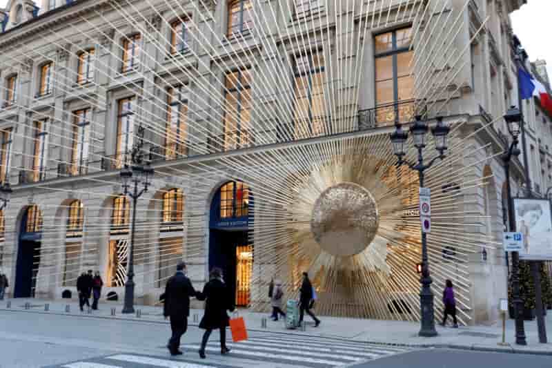 LVMH, Louis Vuitton, mode-maroquinerie, place Vendôme, boutique, luxe, distribution, Dior Couture, Fendi,