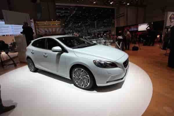 VOLVO V40