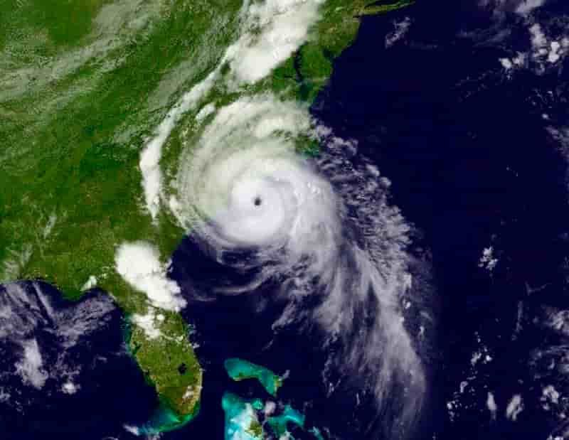 L'ouragan Arthur atteint les côtes de Caroline du Nord