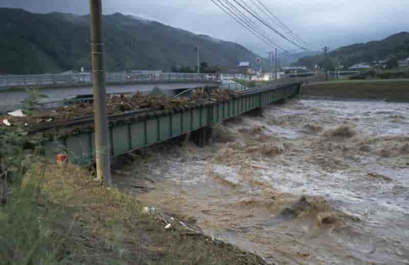 Japon: des pluies torrentielles entrainent 400.000 evacuations