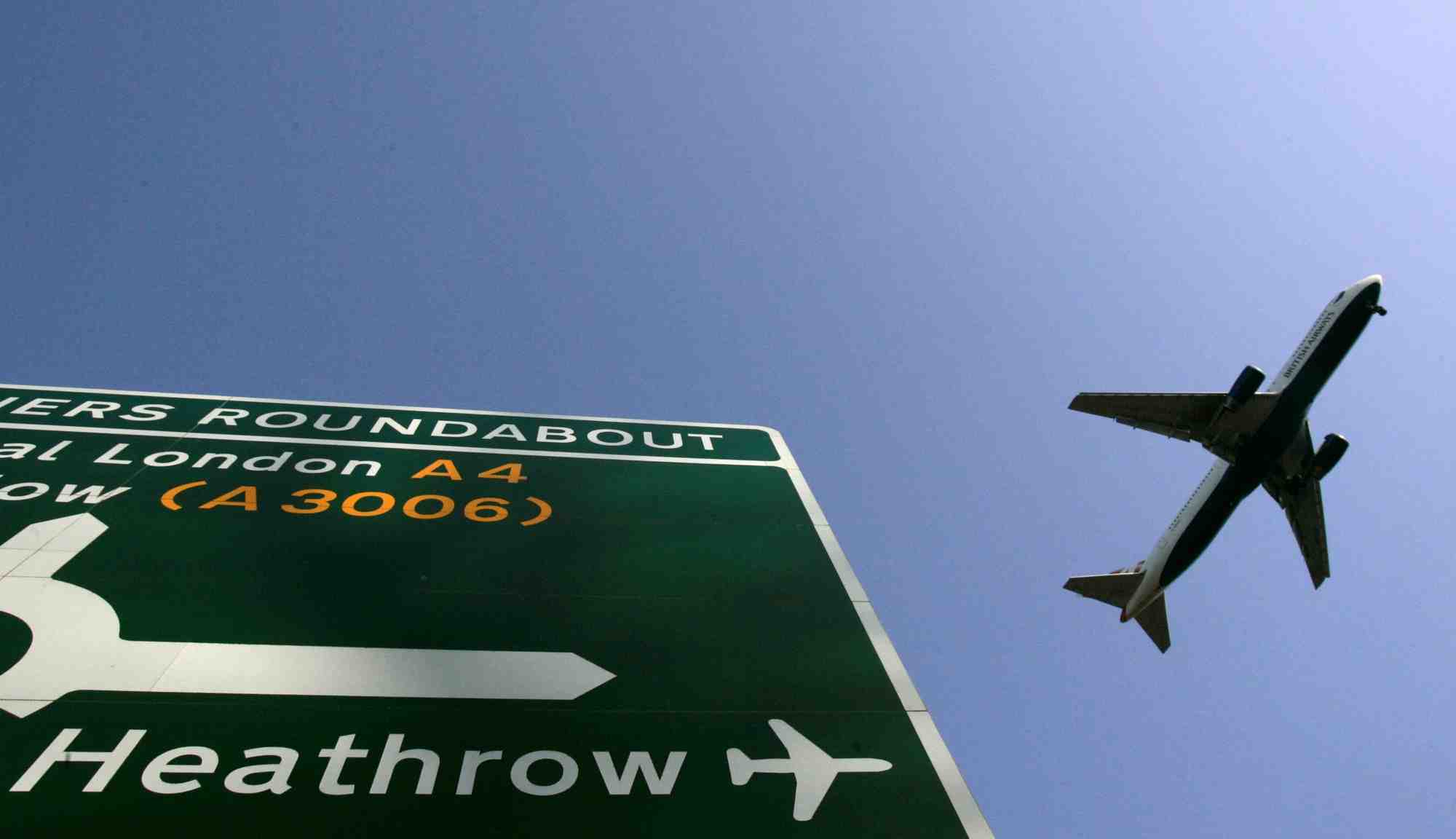 Grande-bretagne: des militants ecologistes entendent perturber le trafic aerien a heathrow