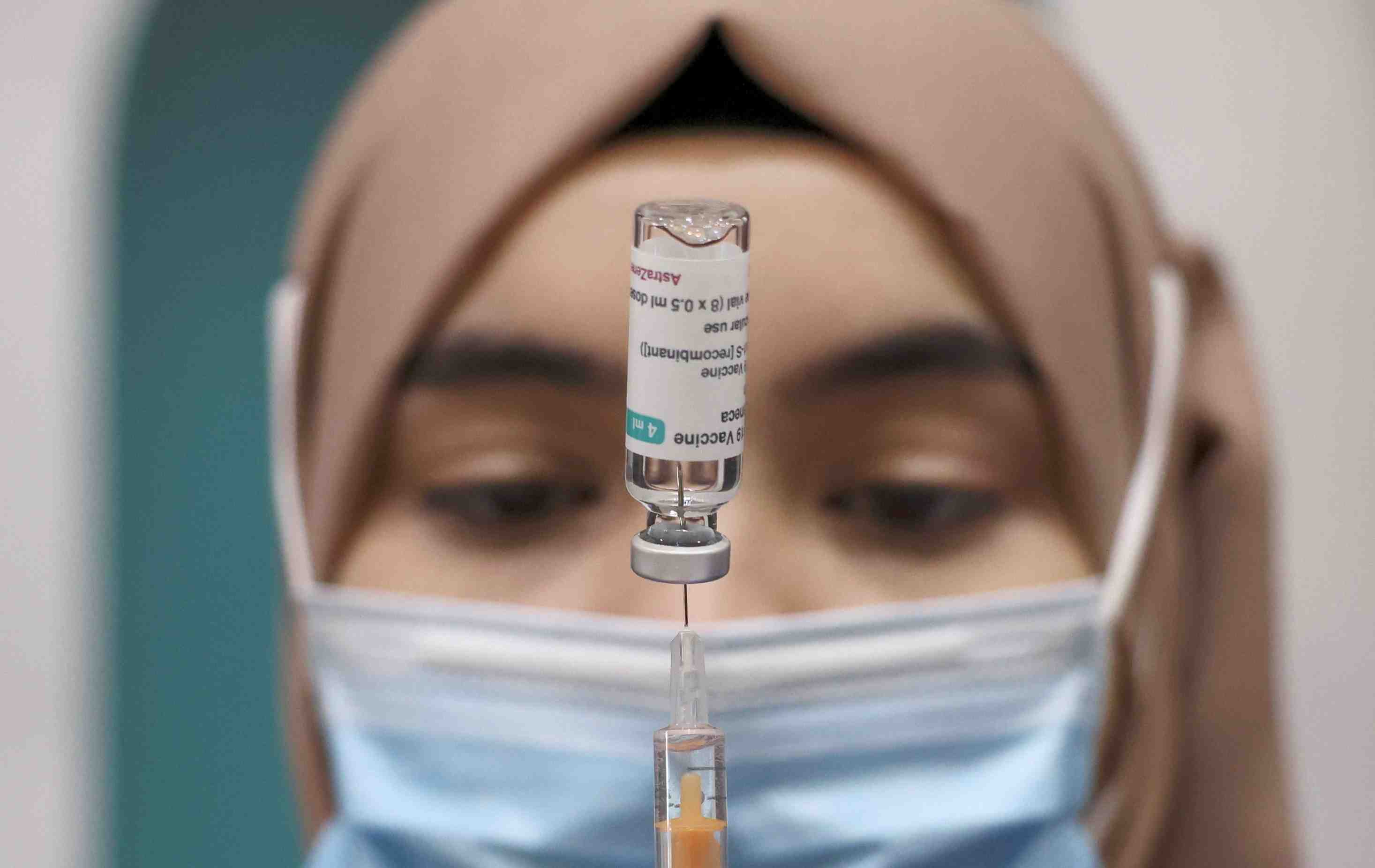 Gb/astrazeneca: sept deces a la suite de caillots sanguins, dit la mhra