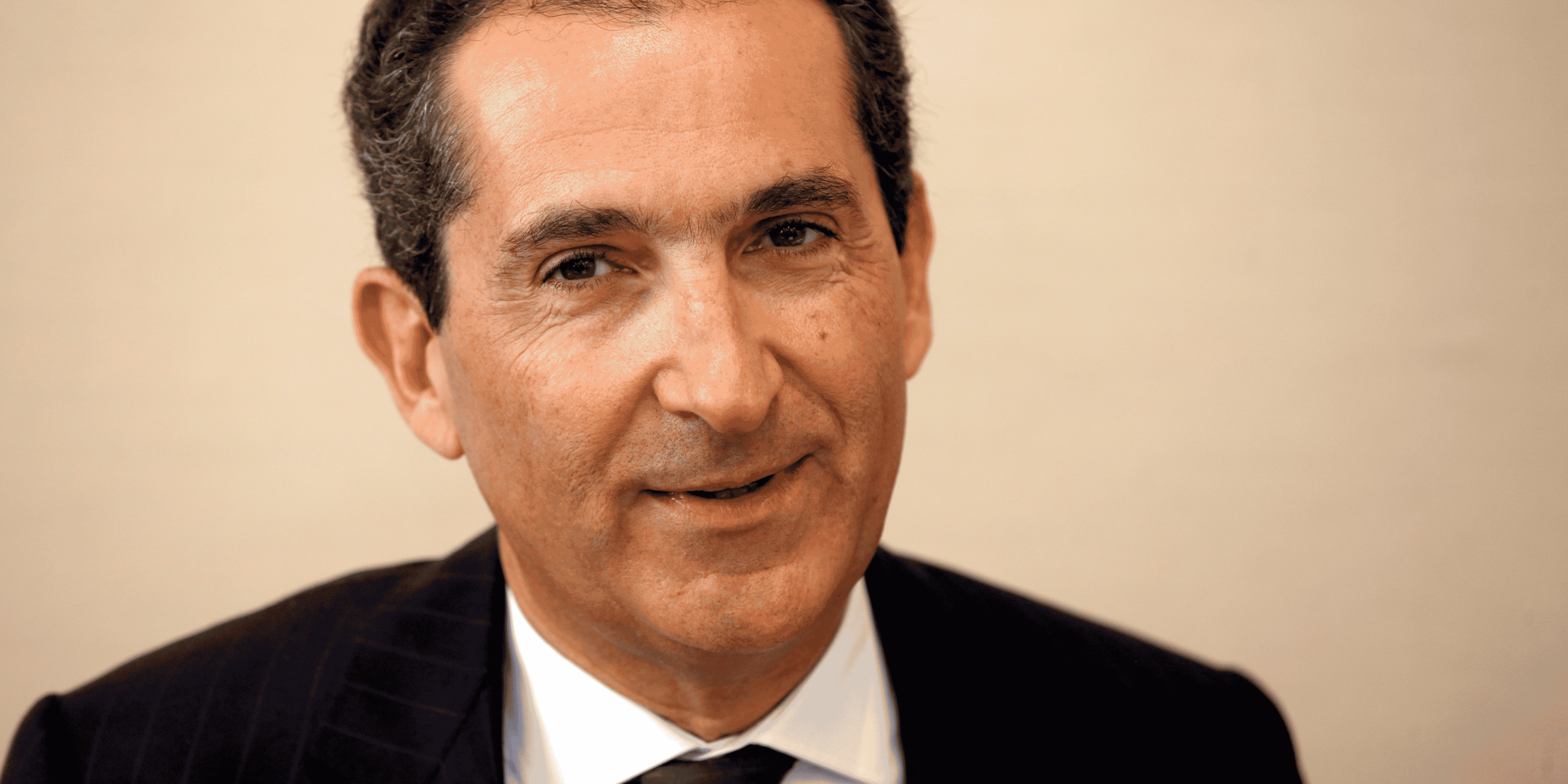 Patrick drahi pret a ceder une part de son reseau cable en france