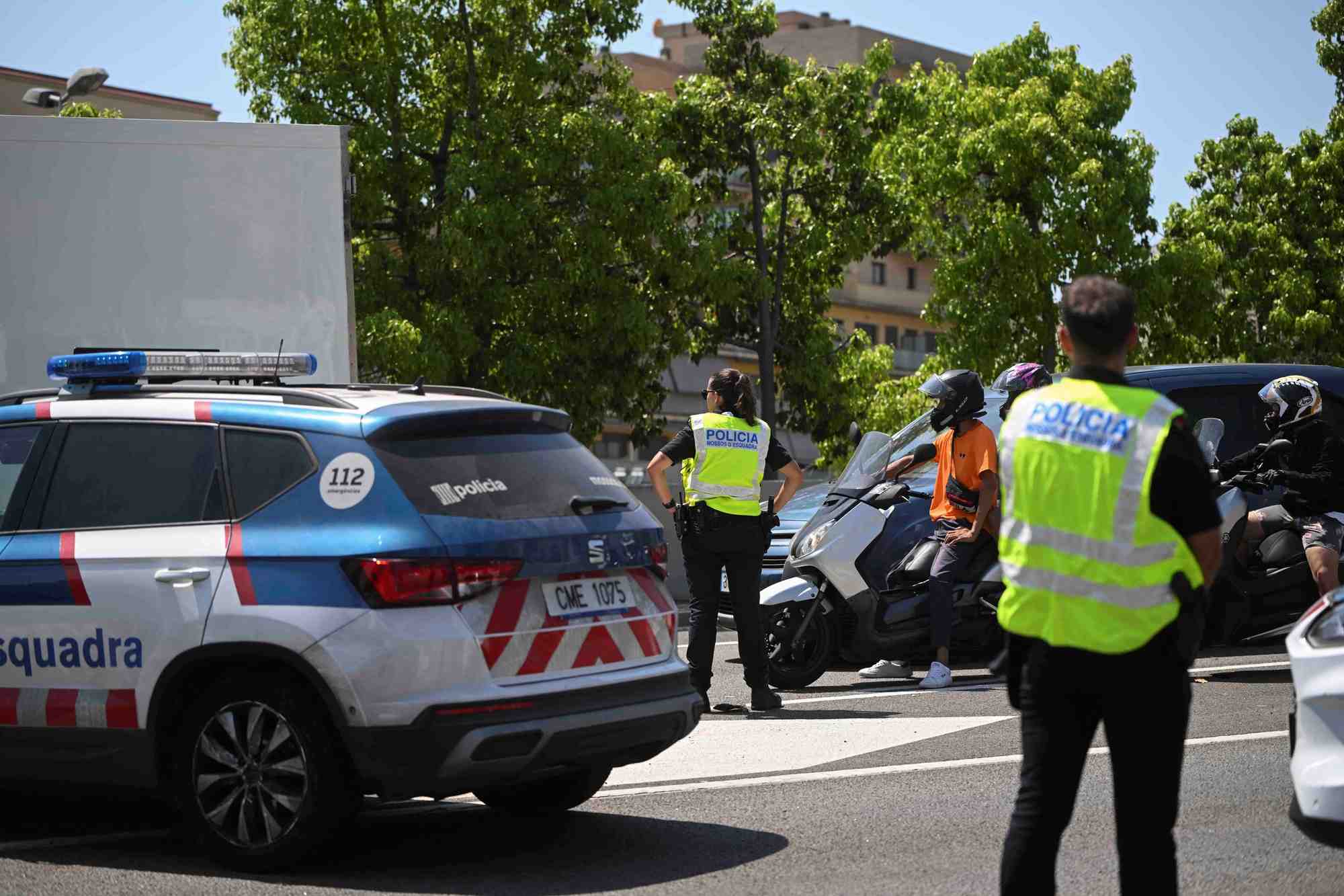 Un barrage routier pour retrouver le leader separatiste catalan carles puigdemont, a barcelone