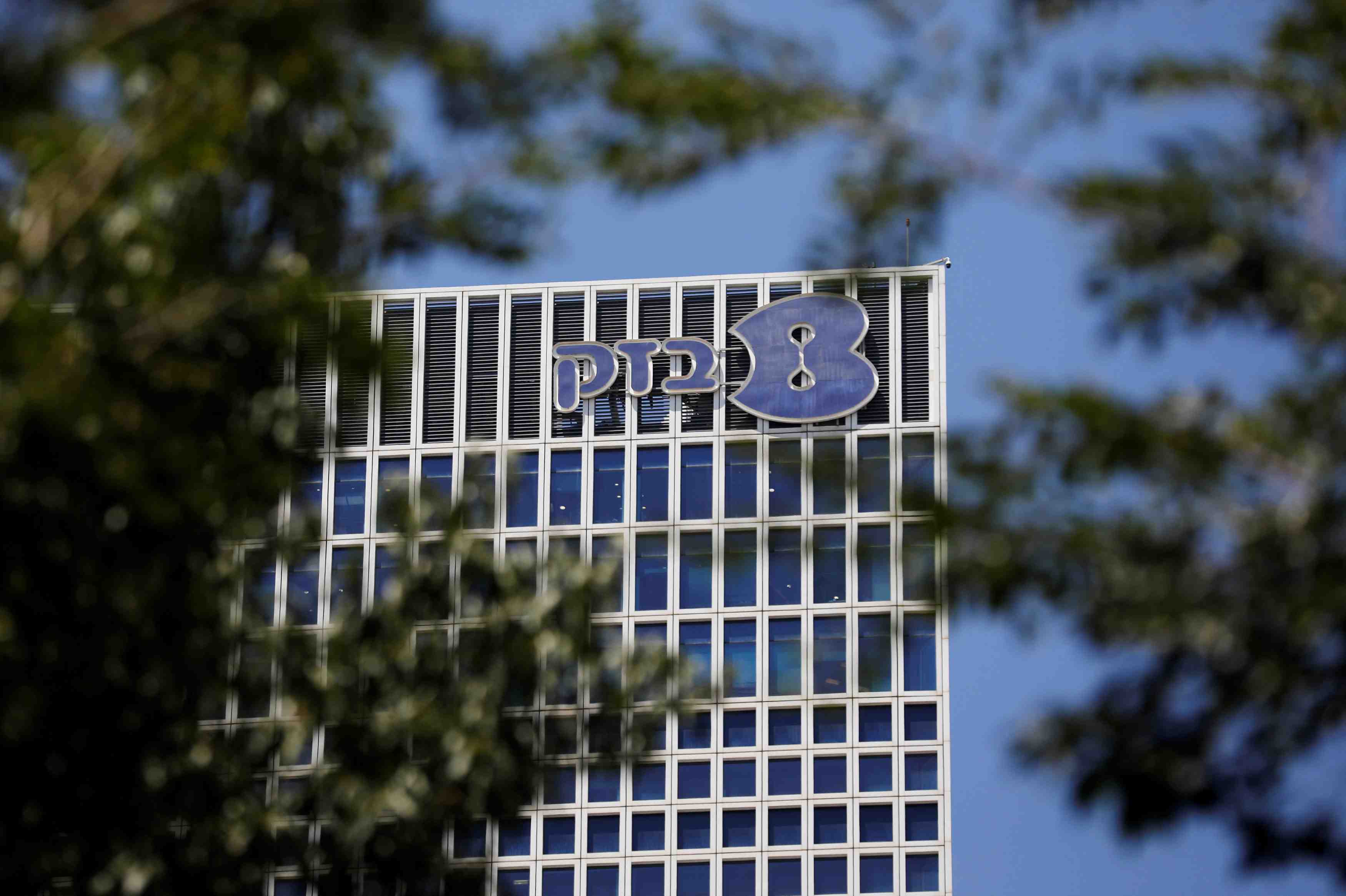Le premier actionnaire du groupe telecoms bezeq arrete en israel