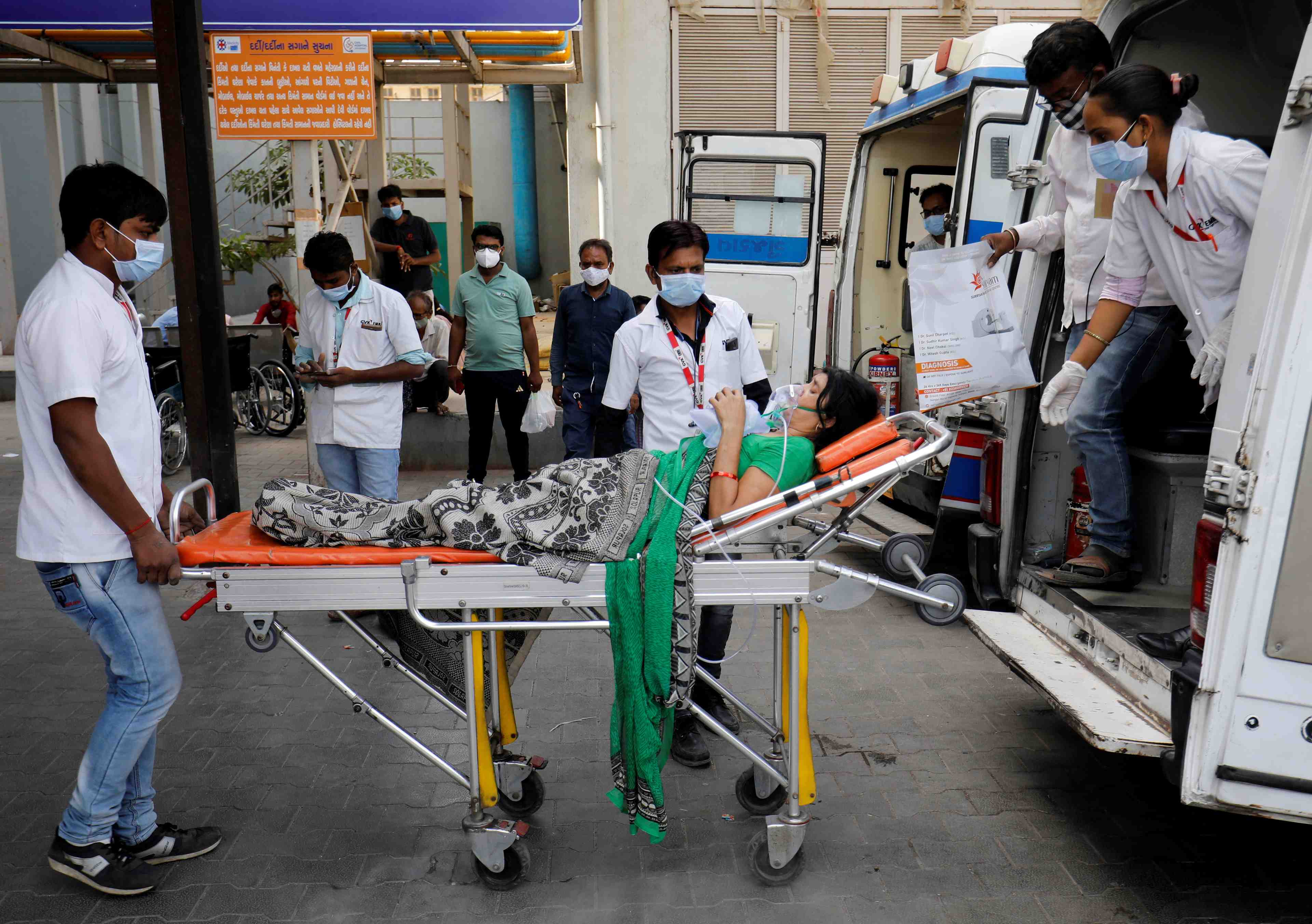 Coronavirus: plus de 300.000 cas supplementaires recenses en inde
